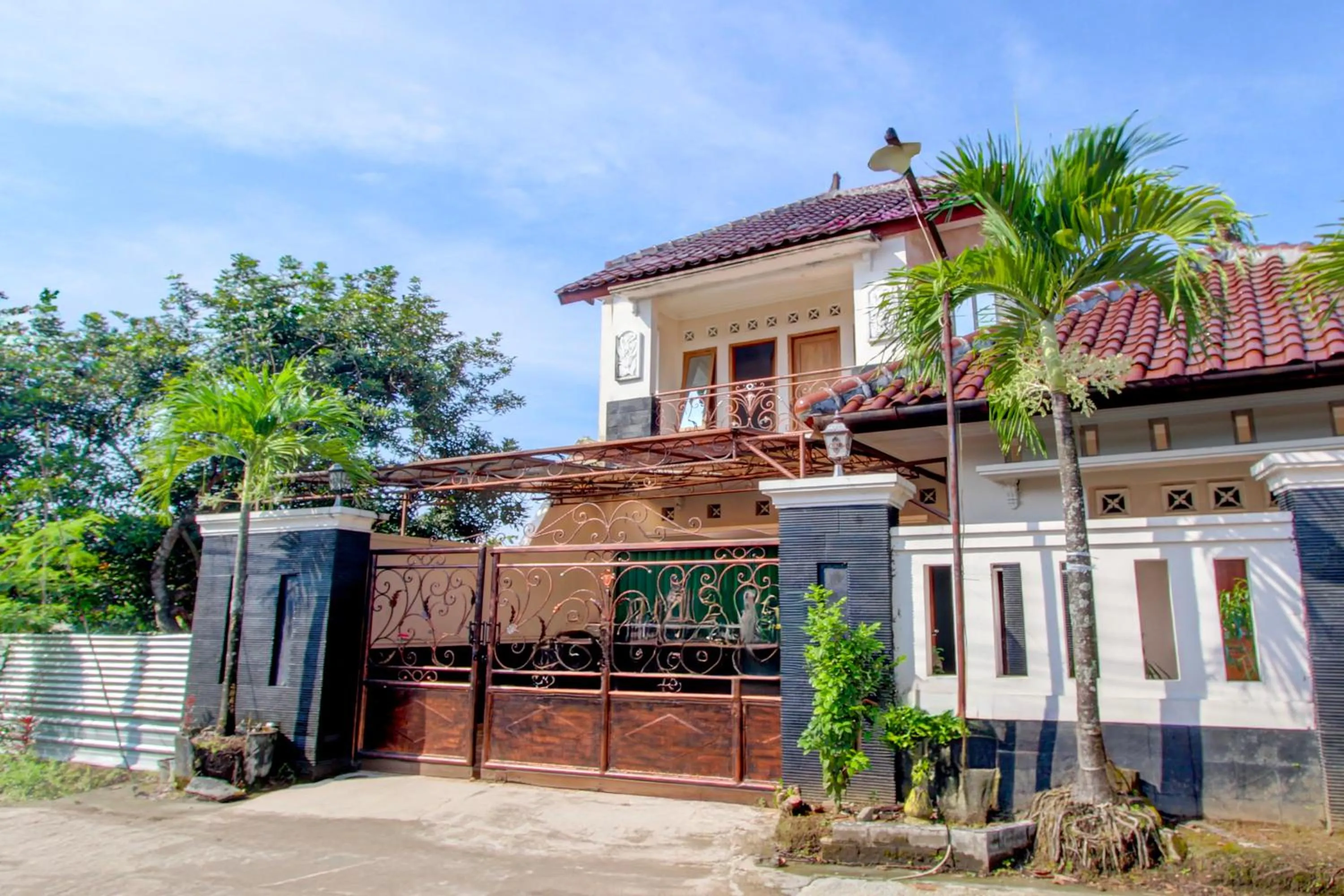 Facade/entrance in SPOT ON Podomoro Homestay