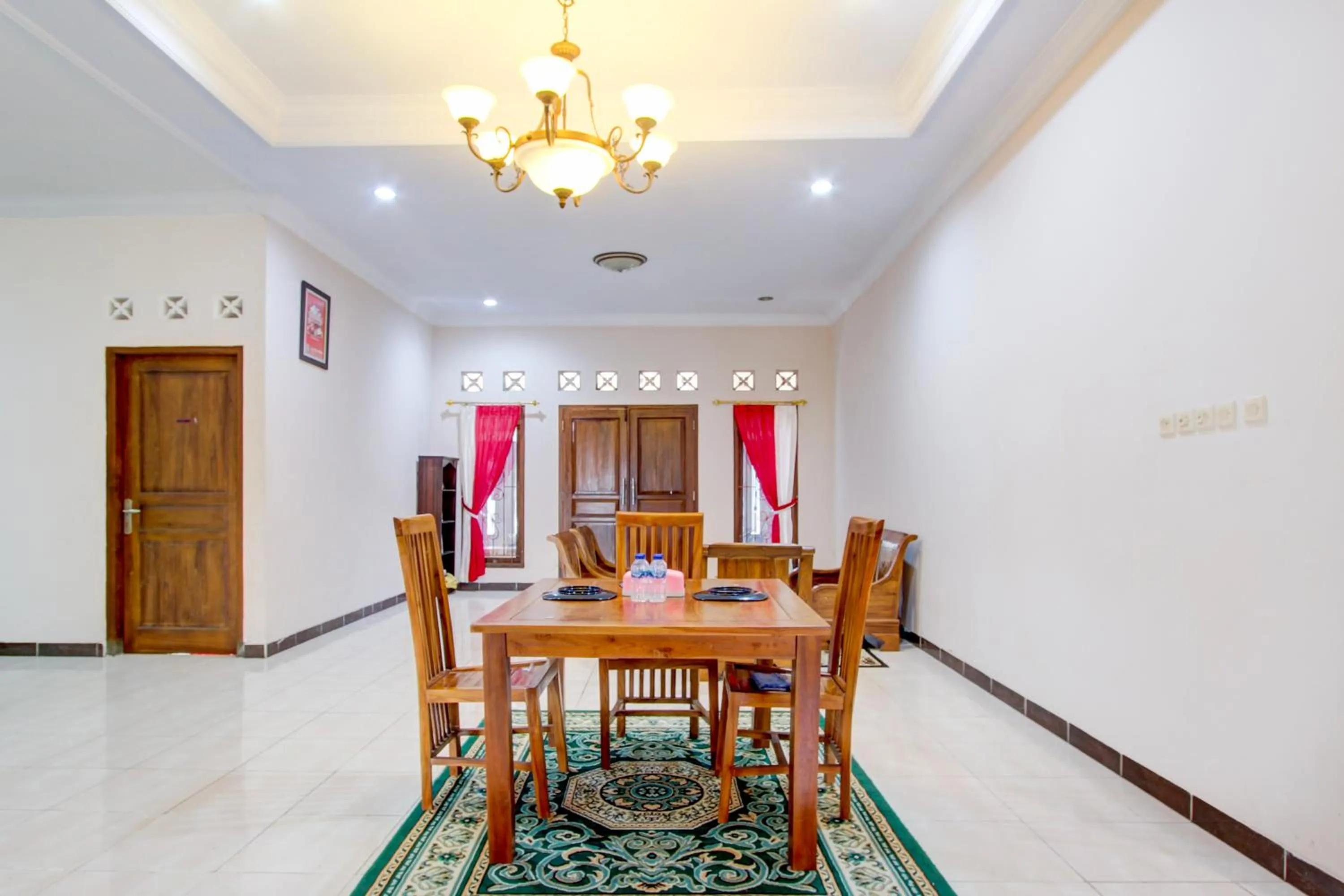 Dining area in SPOT ON Podomoro Homestay