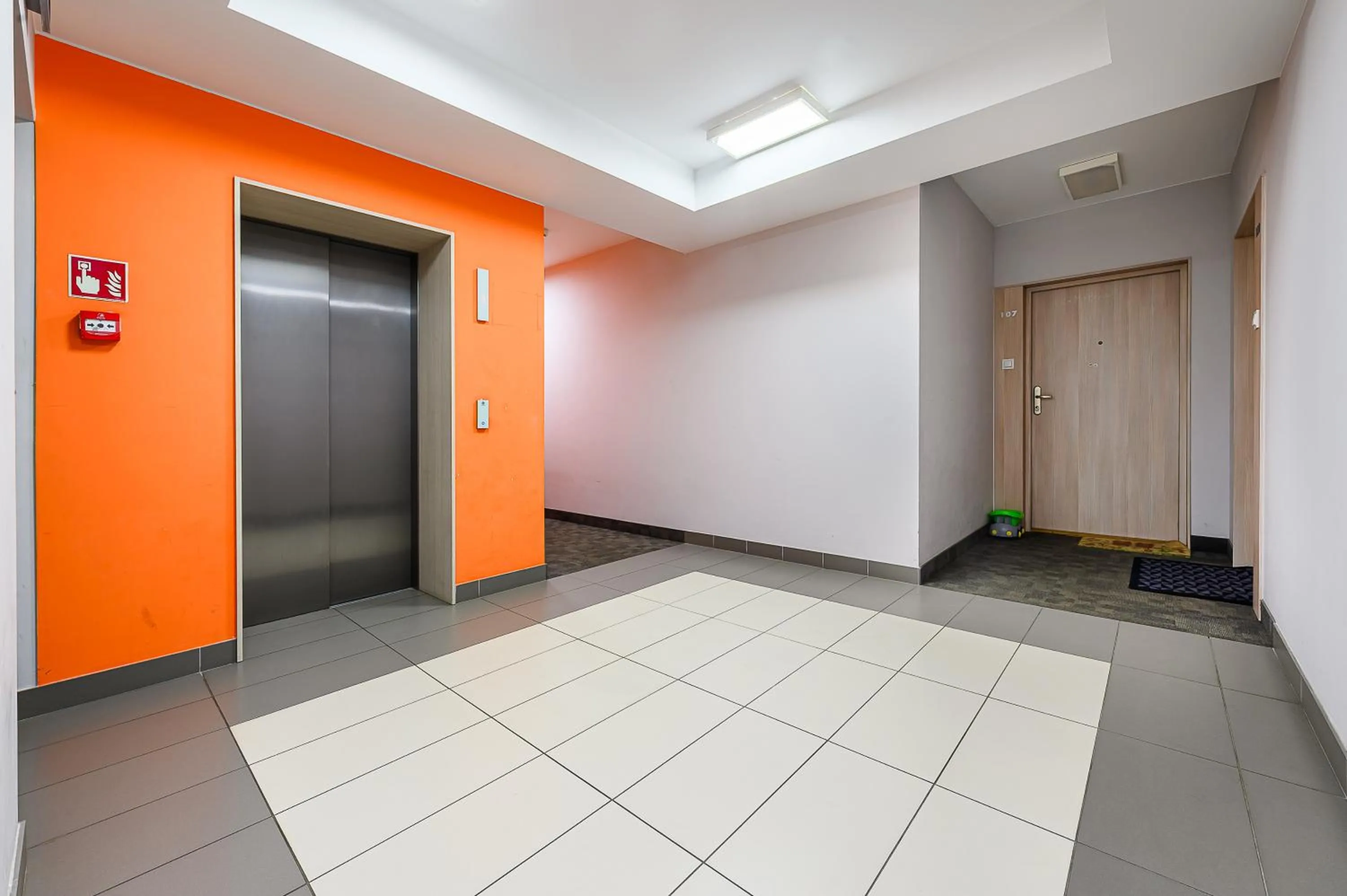 elevator in Lumina 3-room apart with large terrace