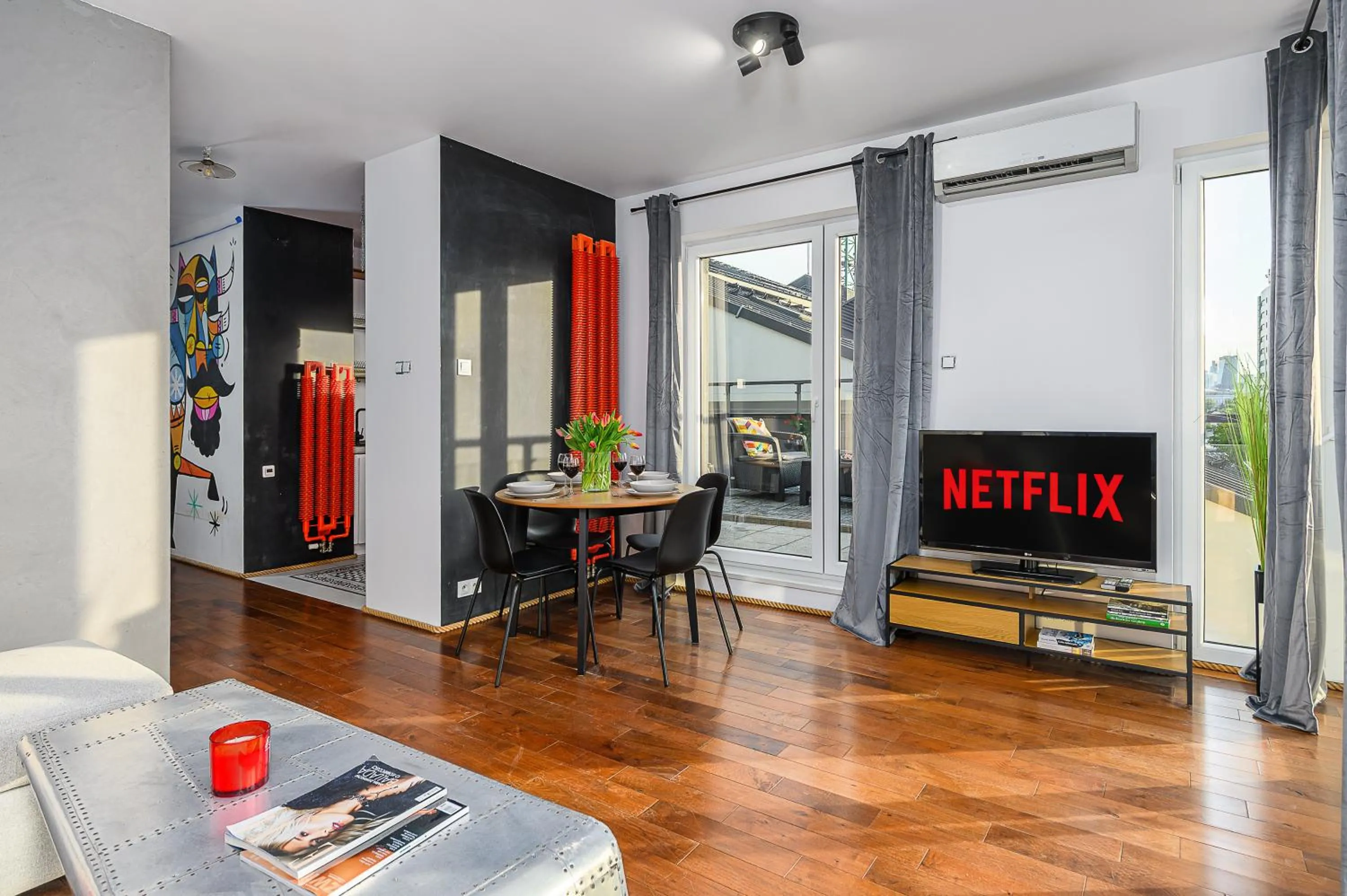 TV and multimedia in Lumina 3-room apart with large terrace