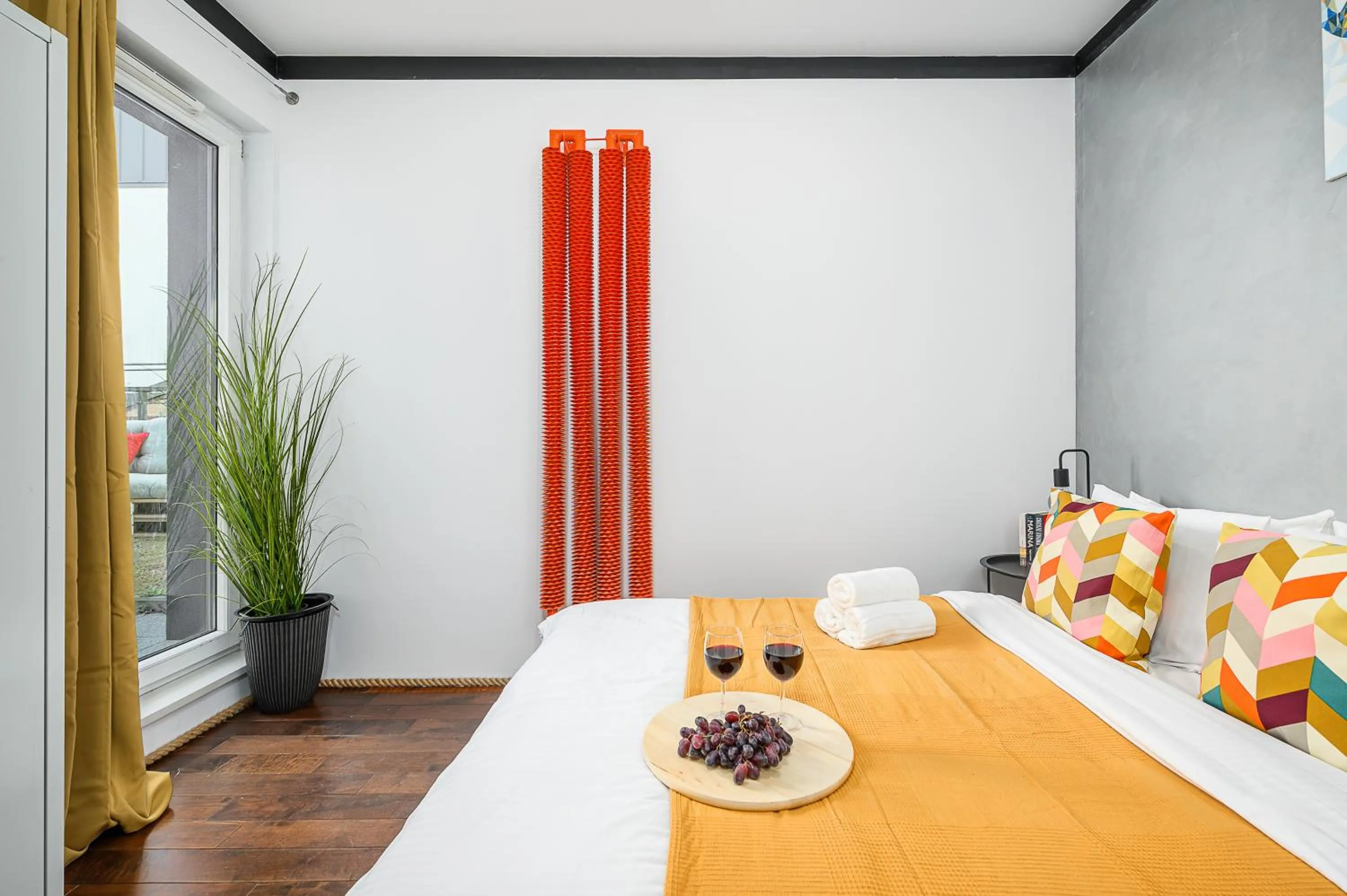 Bed in Lumina 3-room apart with large terrace