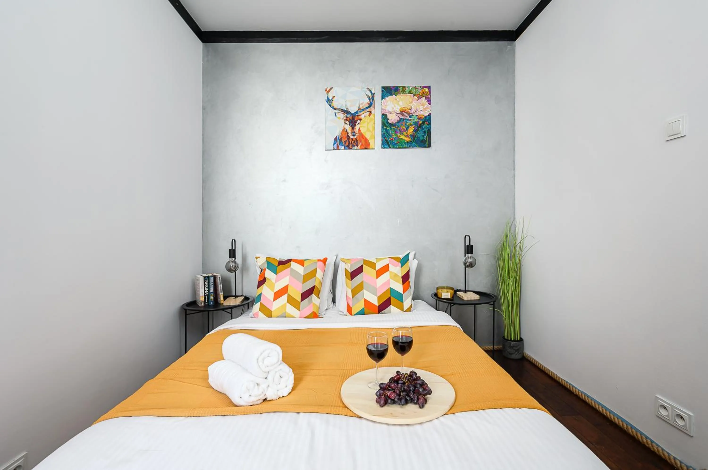 Bed in Lumina 3-room apart with large terrace