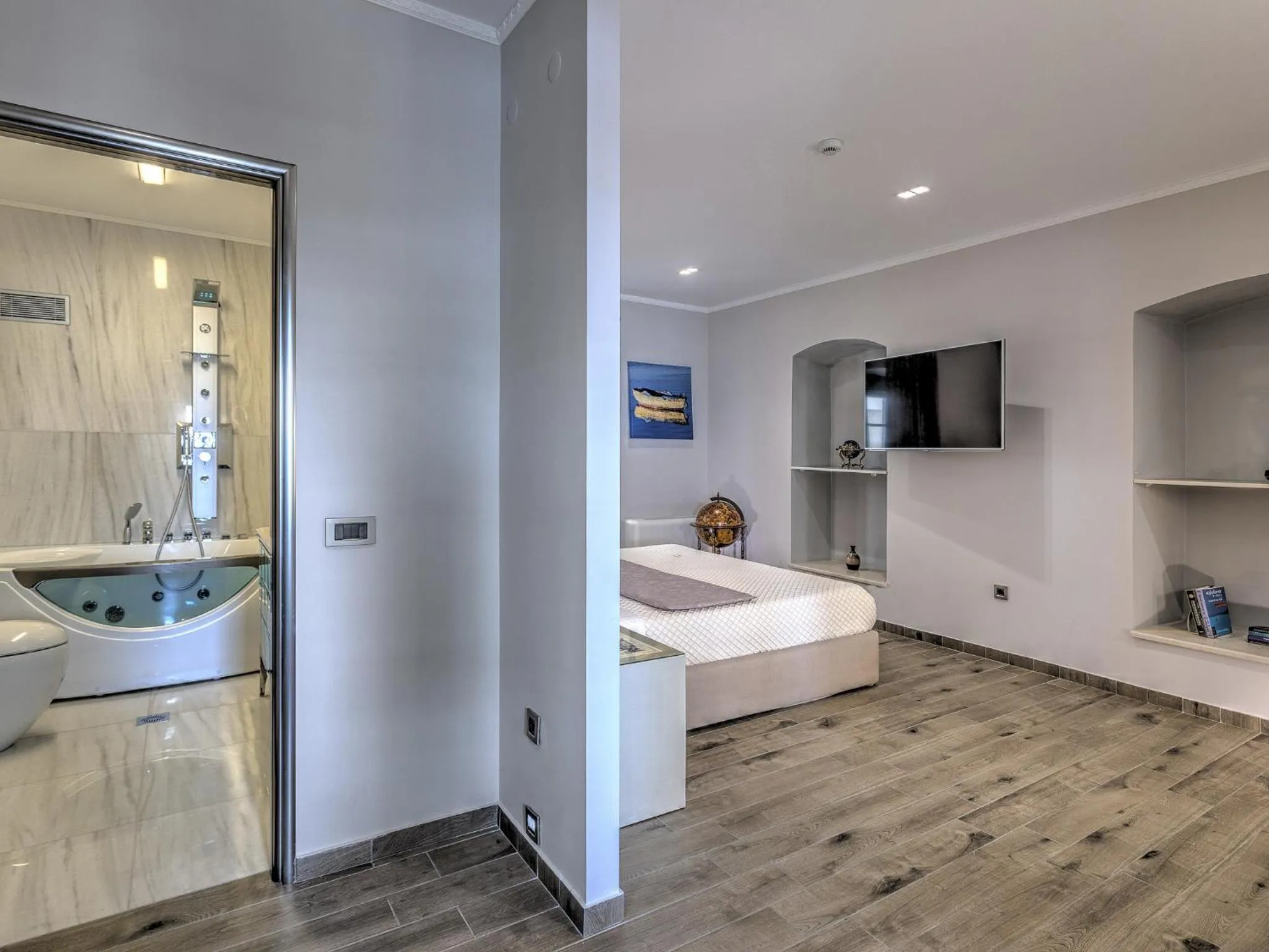 Photo of the whole room in Fiscardonna Luxury Suites