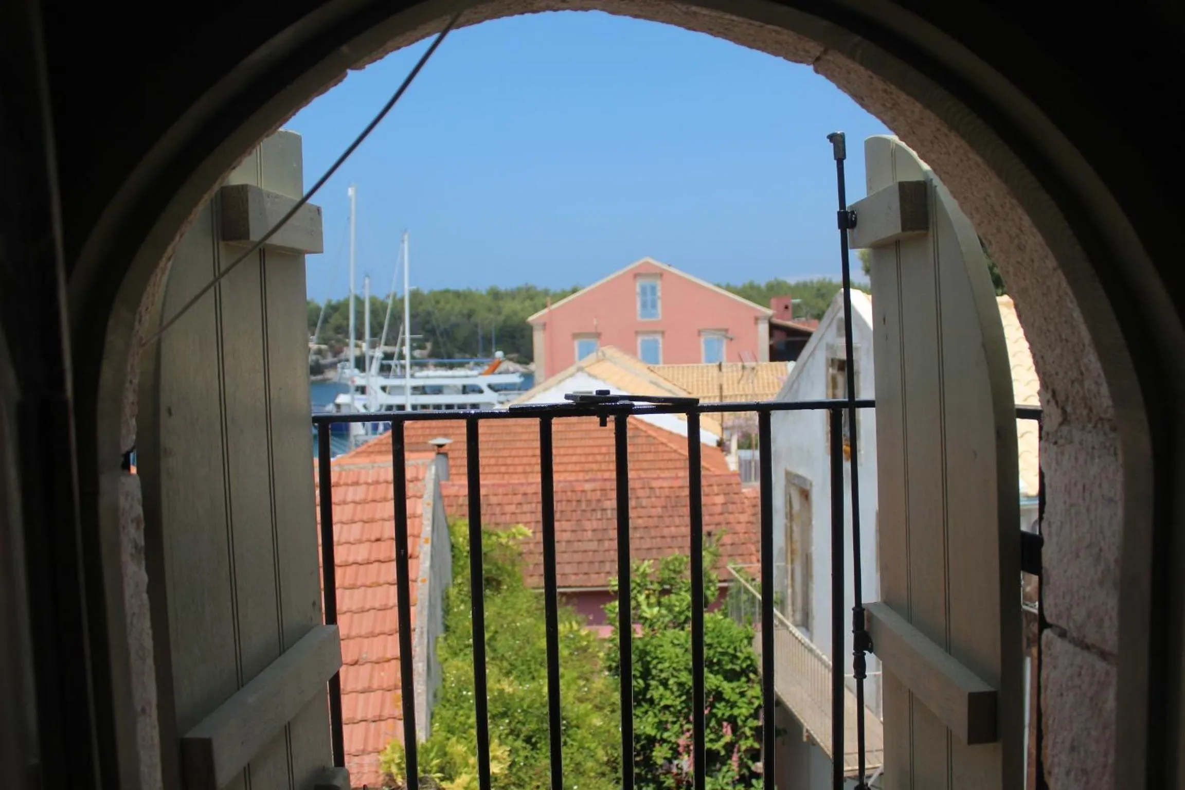 City view in Fiscardonna Luxury Suites