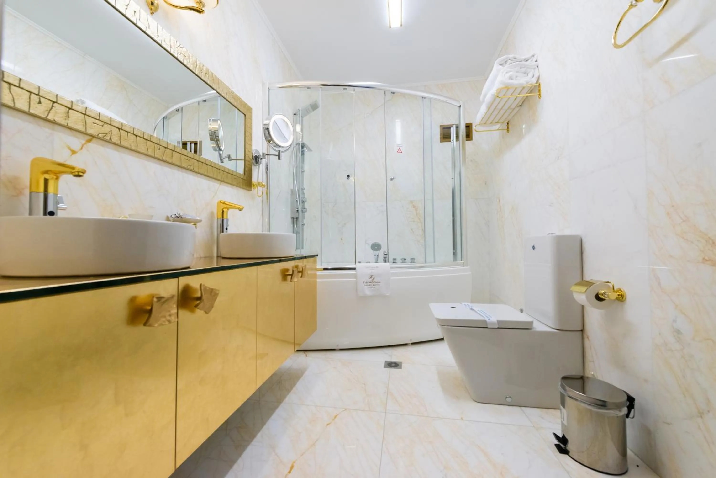 Toilet in Fiscardonna Luxury Suites