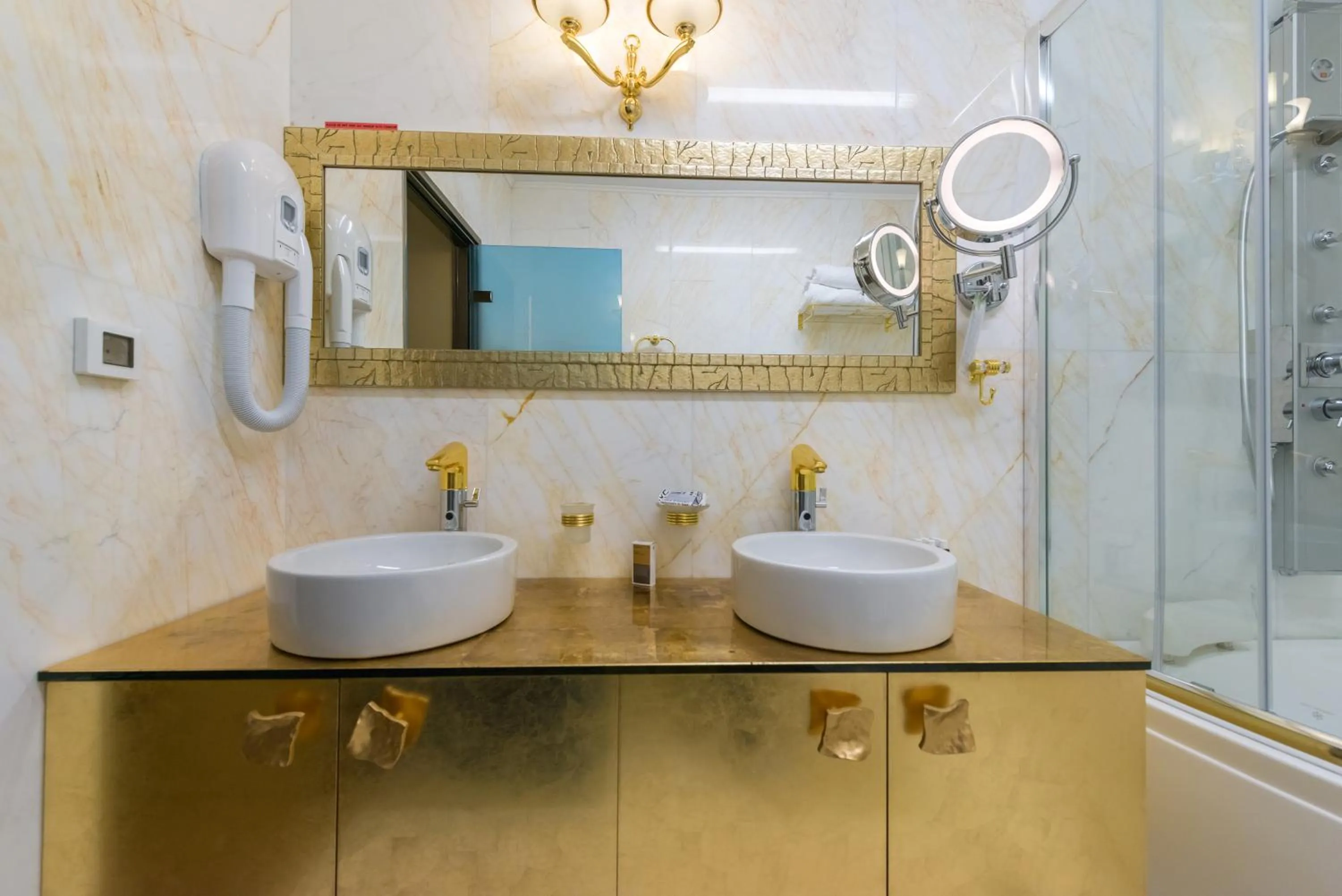 Bathroom in Fiscardonna Luxury Suites