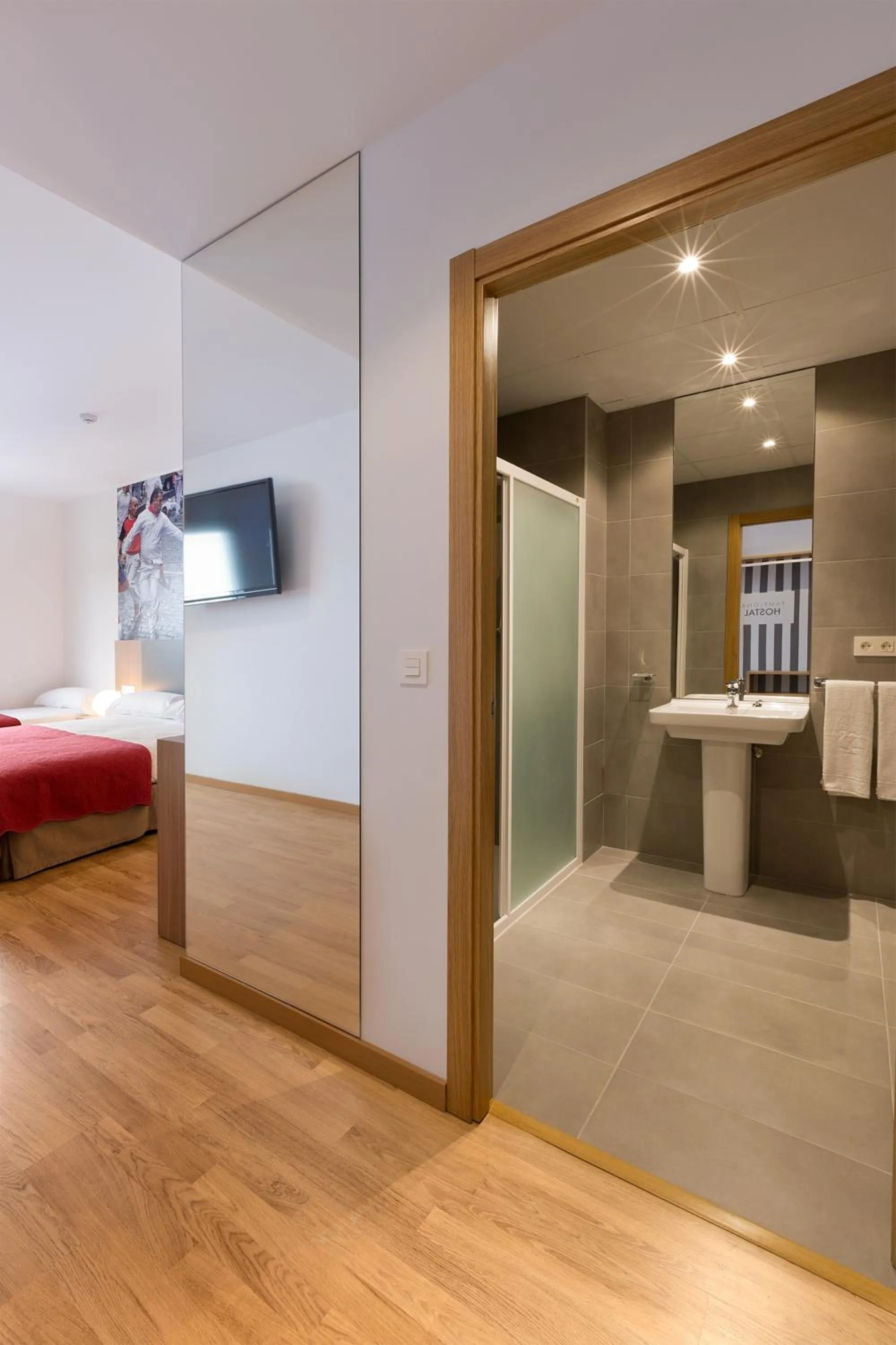 Bathroom, Bed in IRAIPE Pamplona Hostal Auto Check-in
