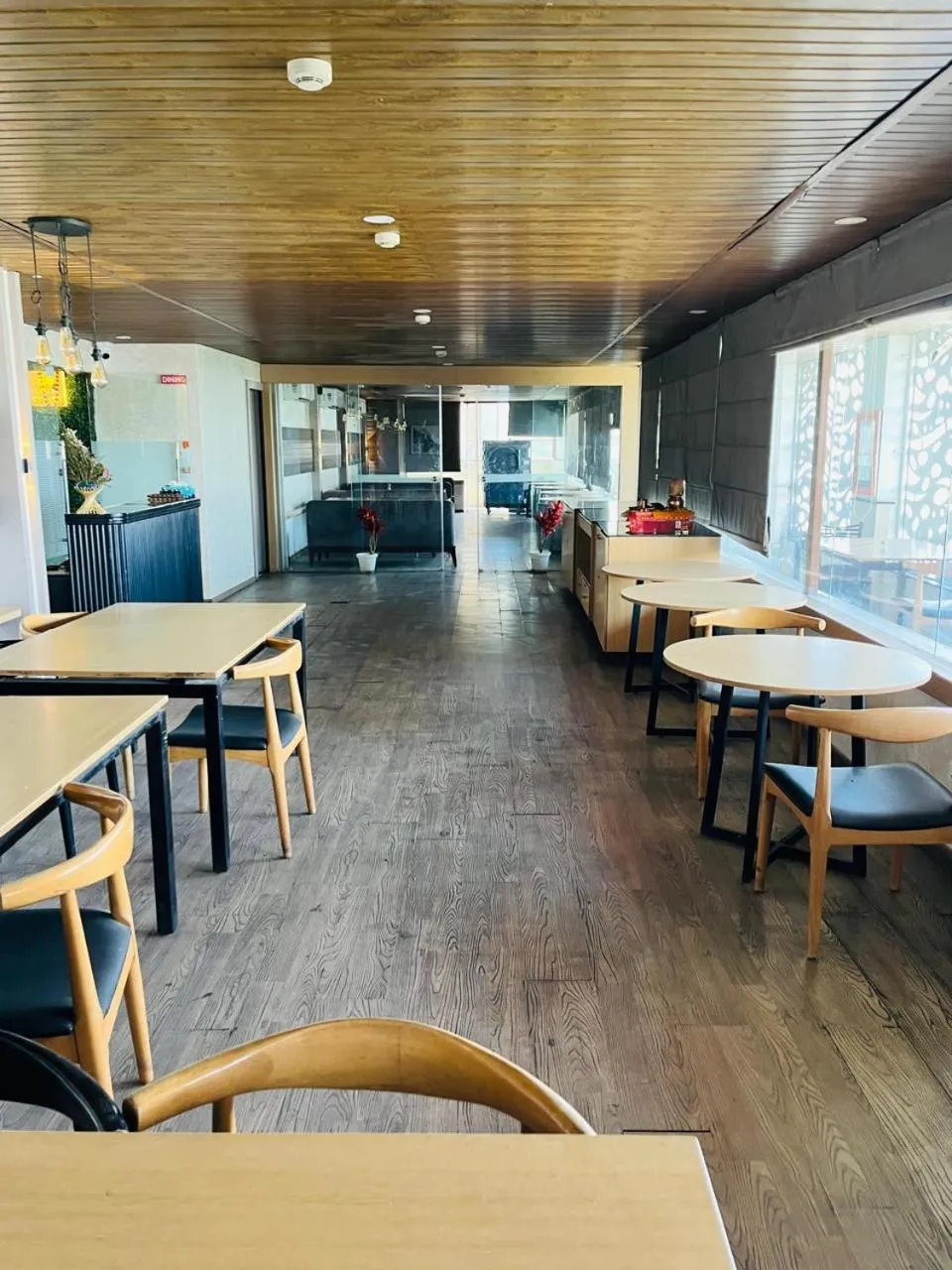 Restaurant/places to eat in The Byke Business Hotel Landmark