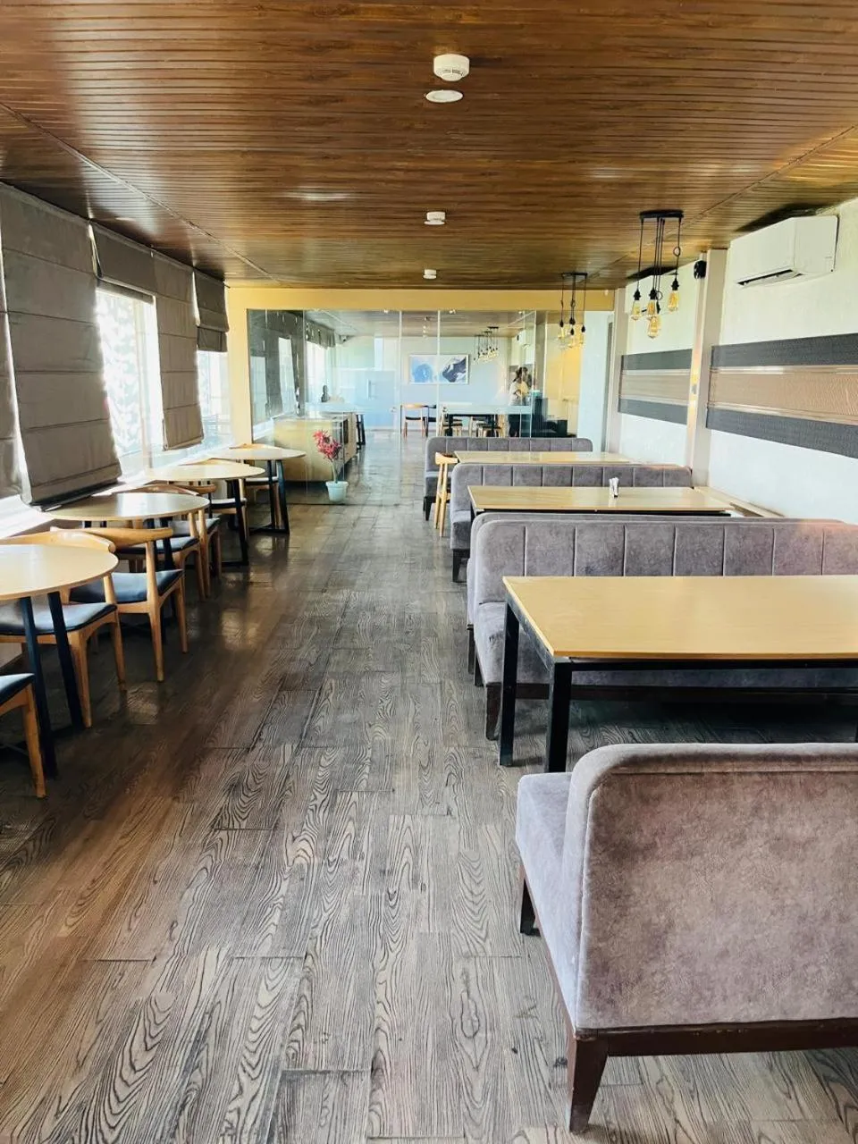 Restaurant/places to eat in The Byke Business Hotel Landmark