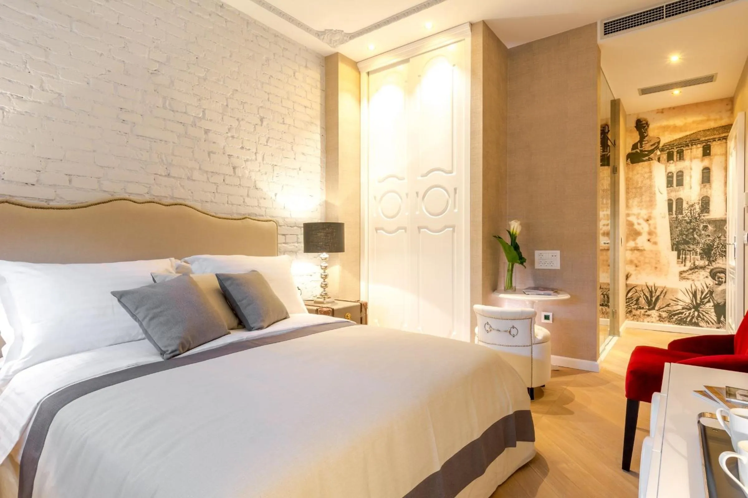 Photo of the whole room, Bed in Procurator 7 Luxury Rooms