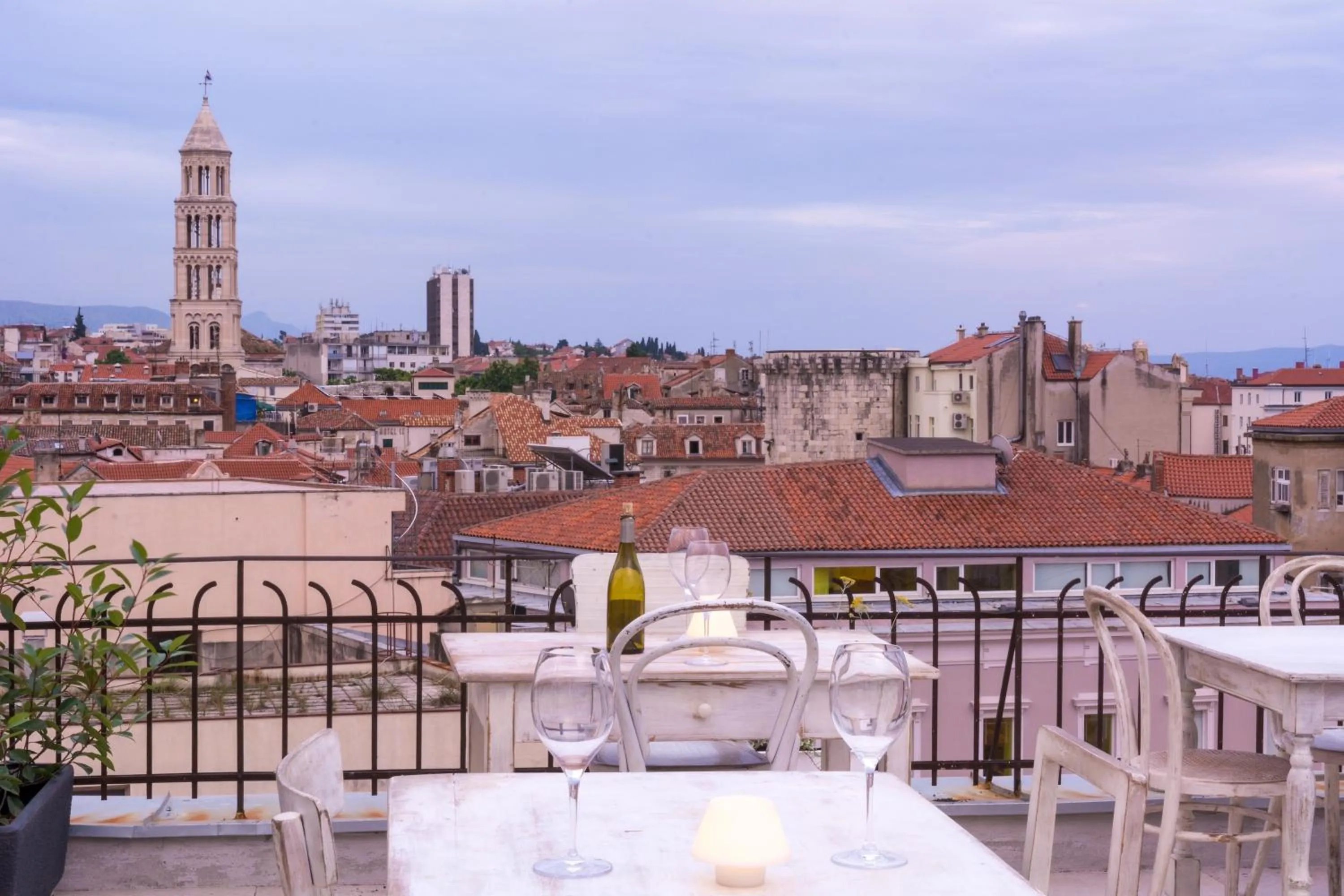 Food and drinks in Procurator 7 Luxury Rooms