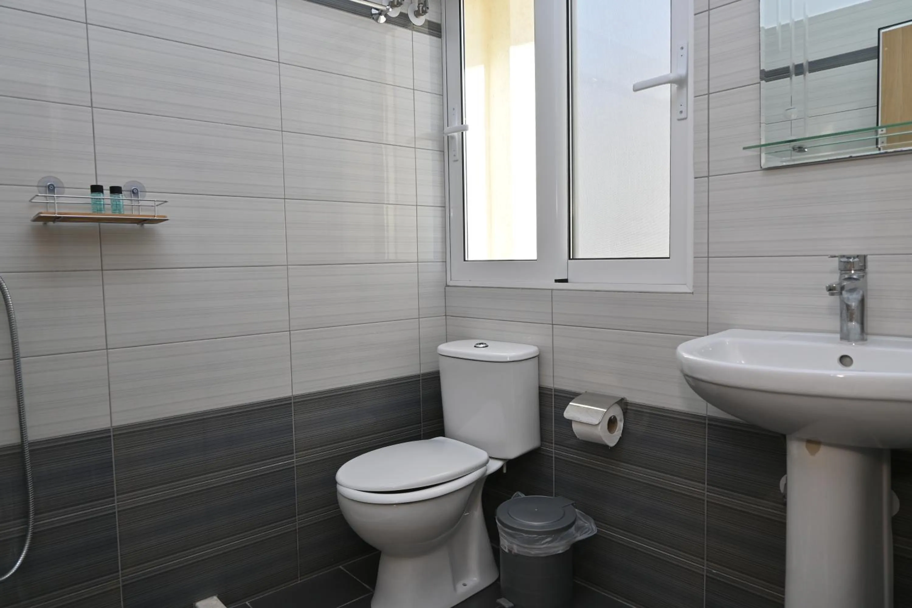 Shower in EROS HOTEL Ksamil