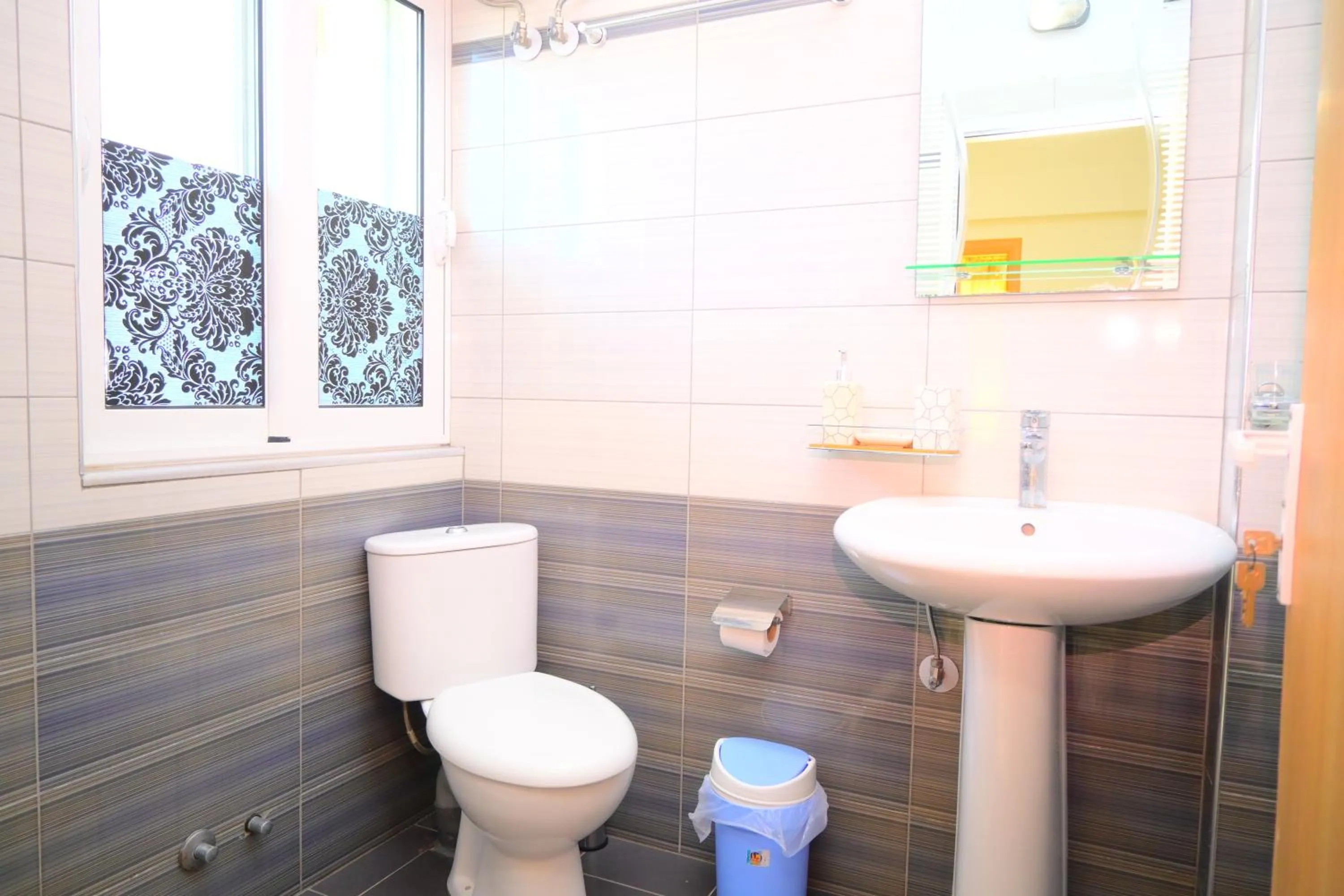 Shower in EROS HOTEL Ksamil