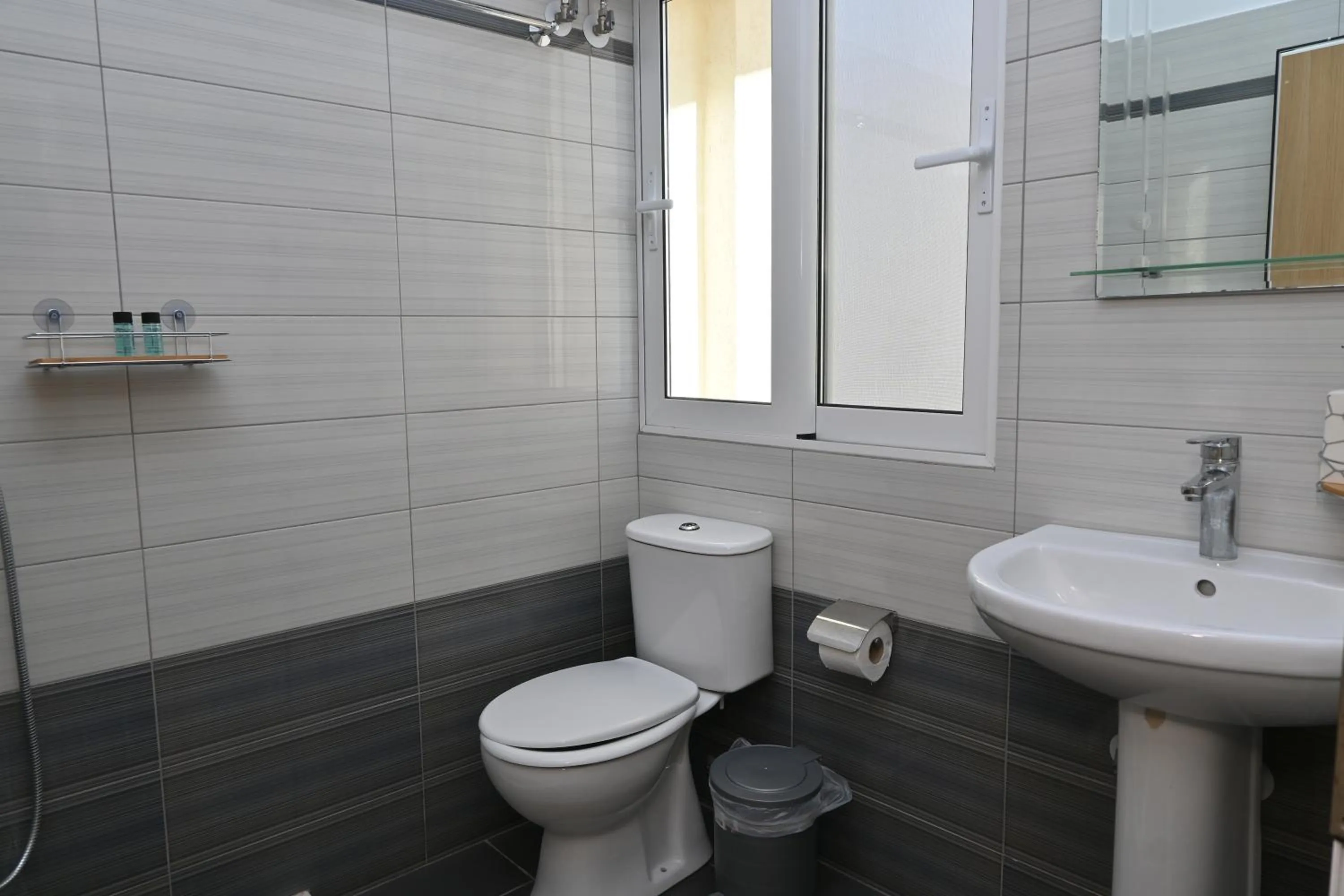 Toilet in EROS HOTEL Ksamil