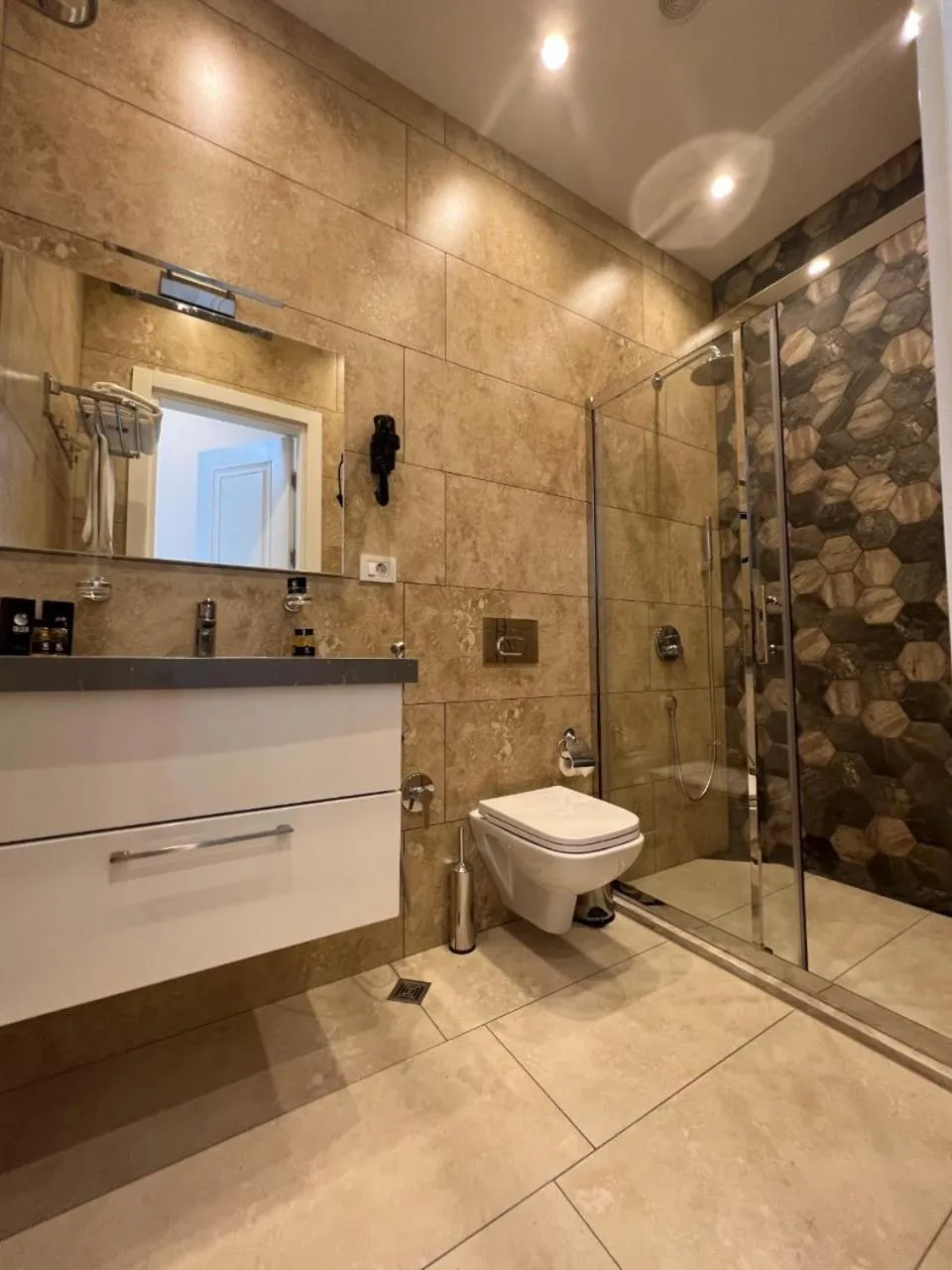 Shower in Callisto Baku