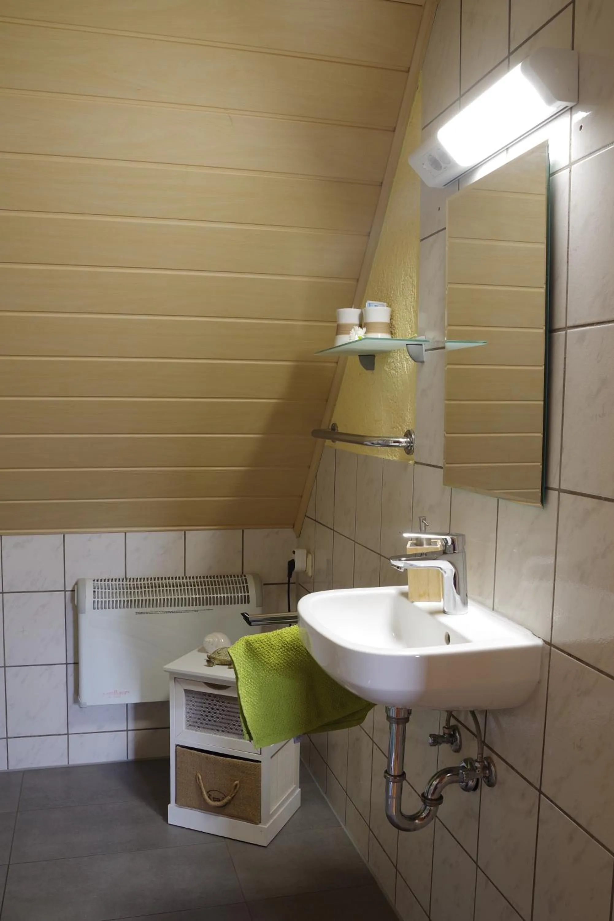 Double Room with Private Bathroom - single occupancy in Wirtschaft & Pension Zum Huthaus