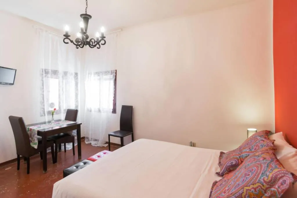 Photo of the whole room, Bed in Residenza Quaggio Ca' Grimani