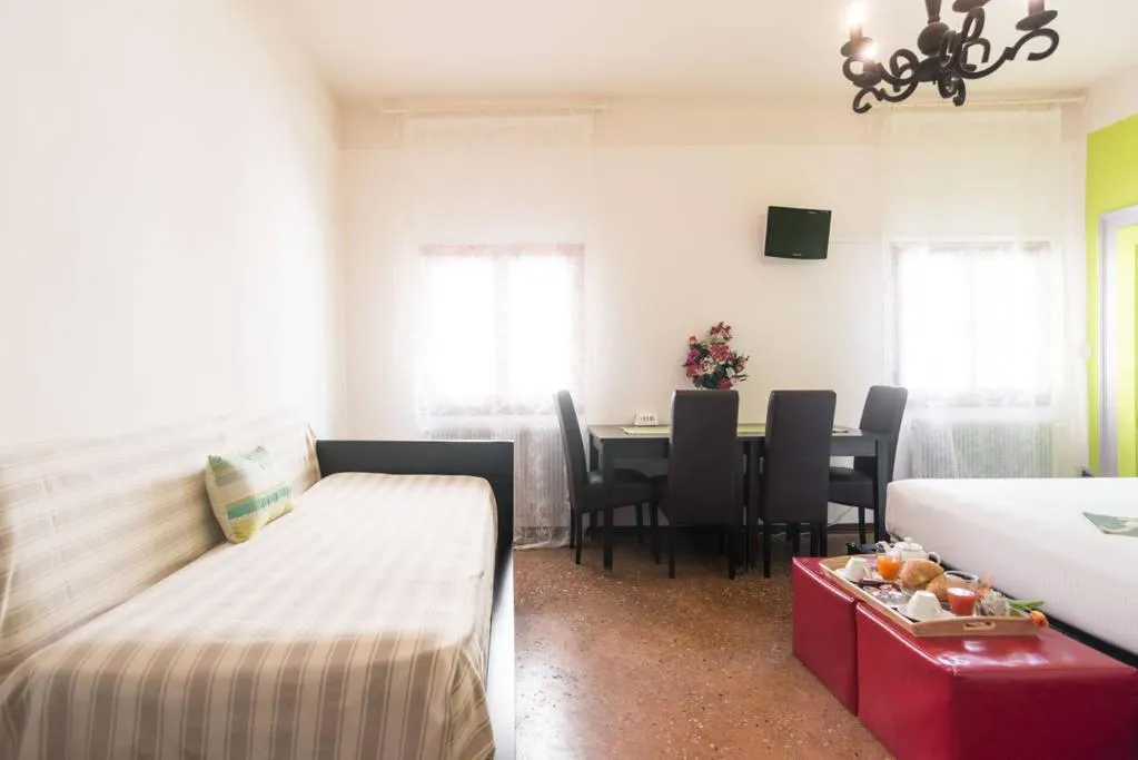 Day, Bed in Residenza Quaggio Ca' Grimani