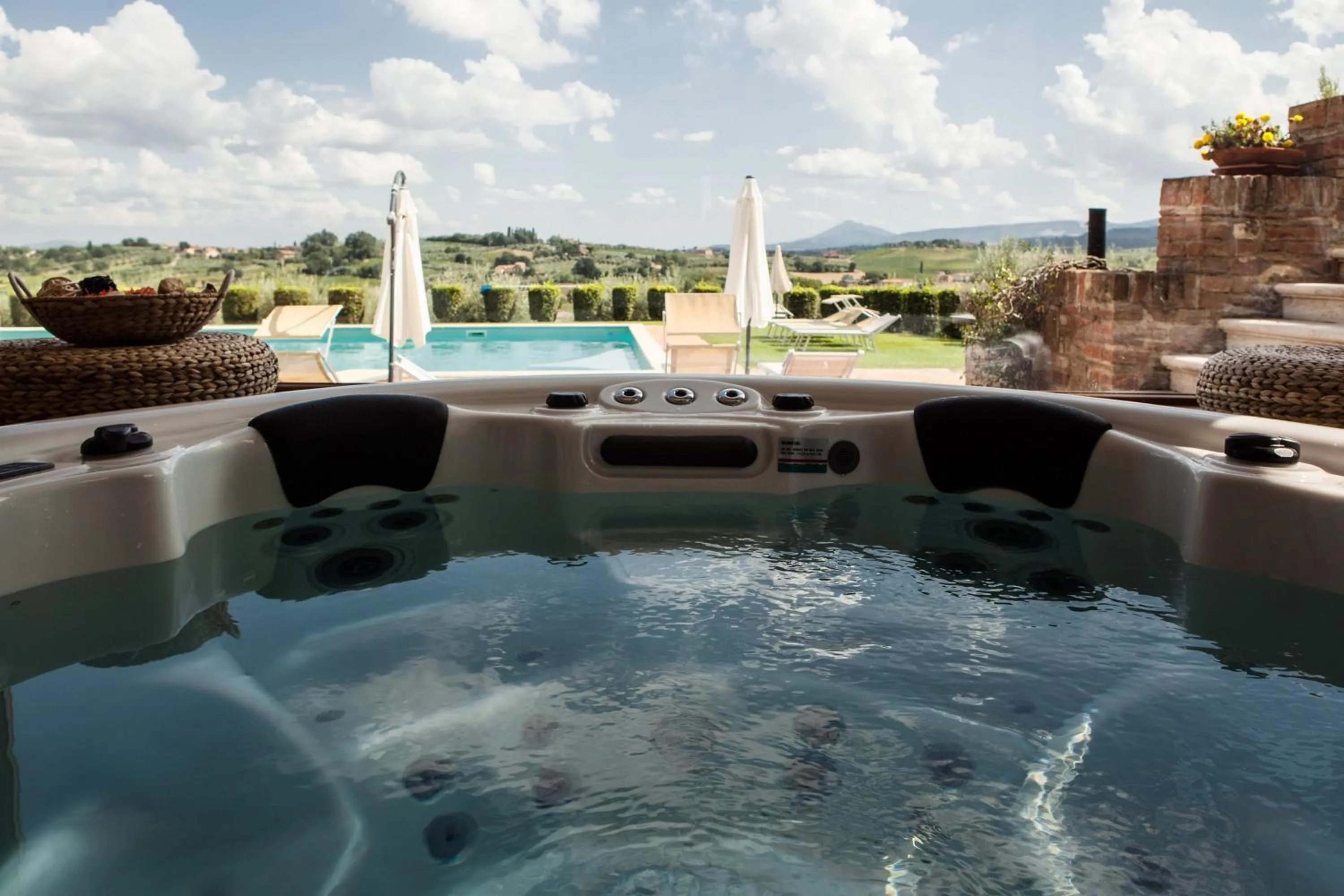 Hot Tub in Agriturismo Sanguineto