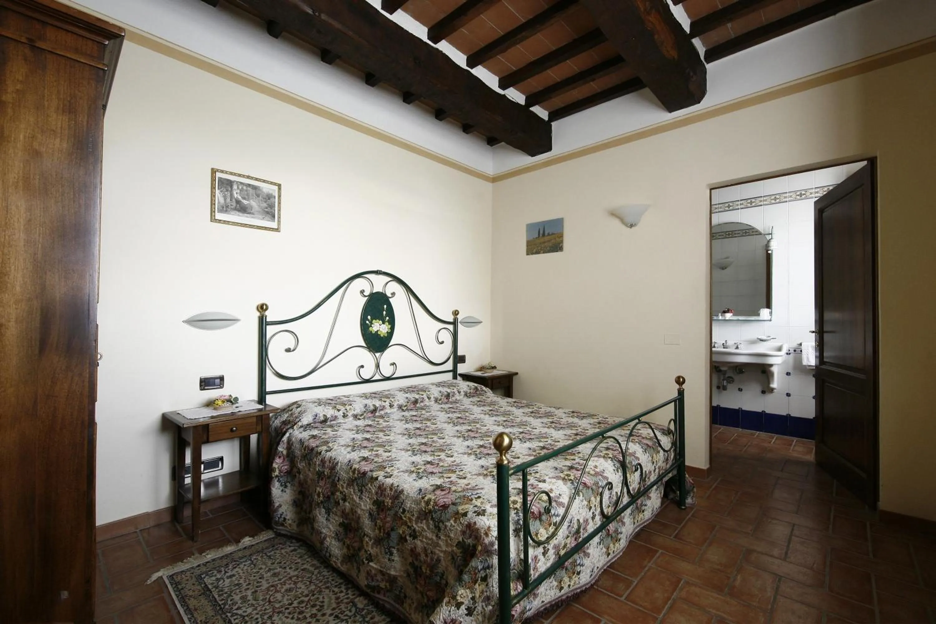 Photo of the whole room, Bed in Agriturismo Sanguineto