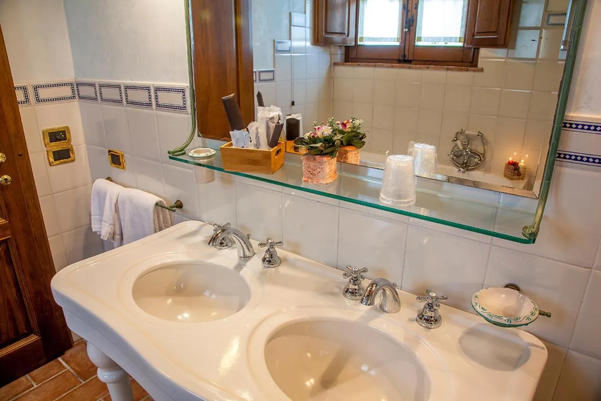 Bathroom in Agriturismo Sanguineto