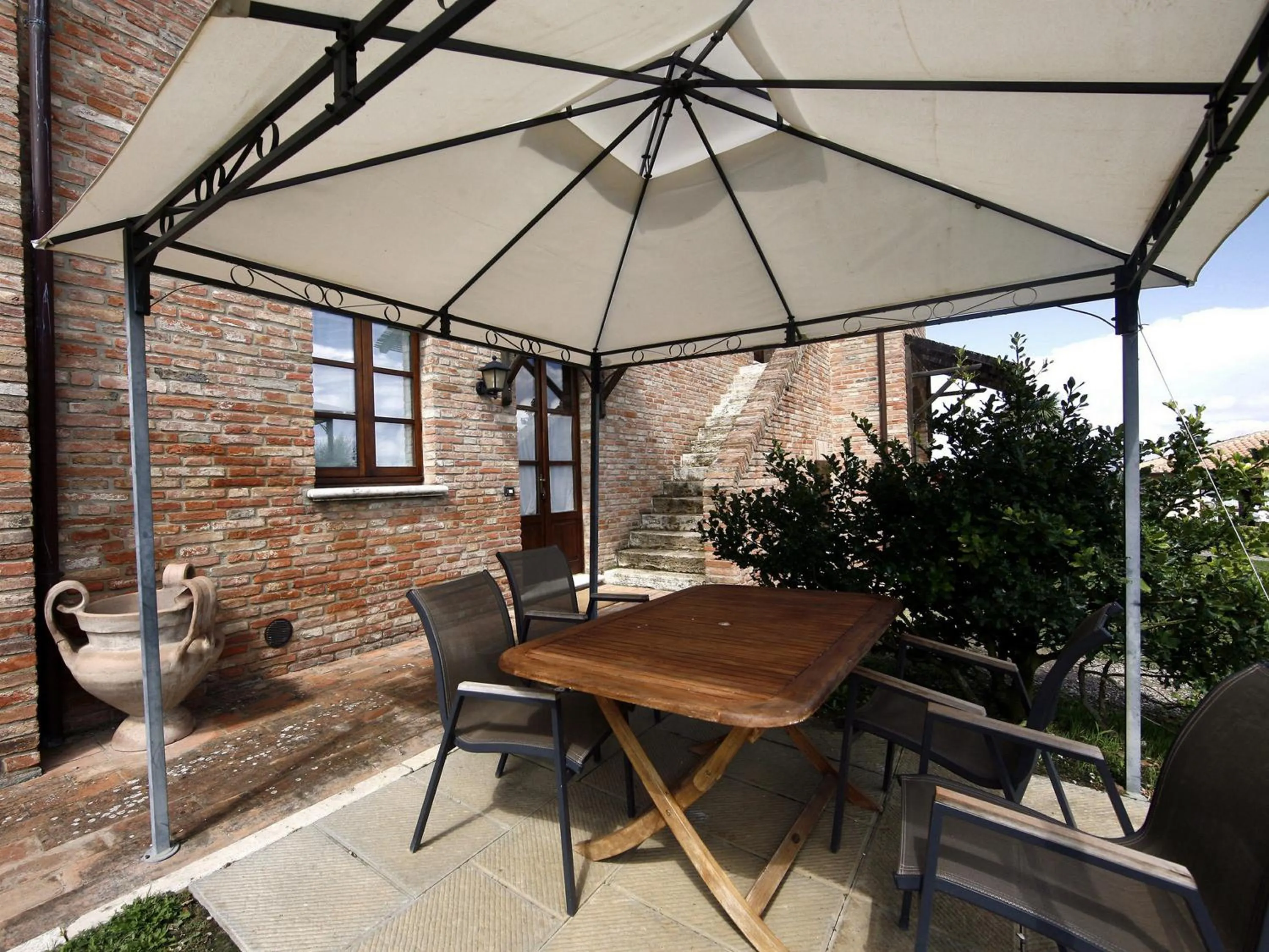 Facade/entrance in Agriturismo Sanguineto