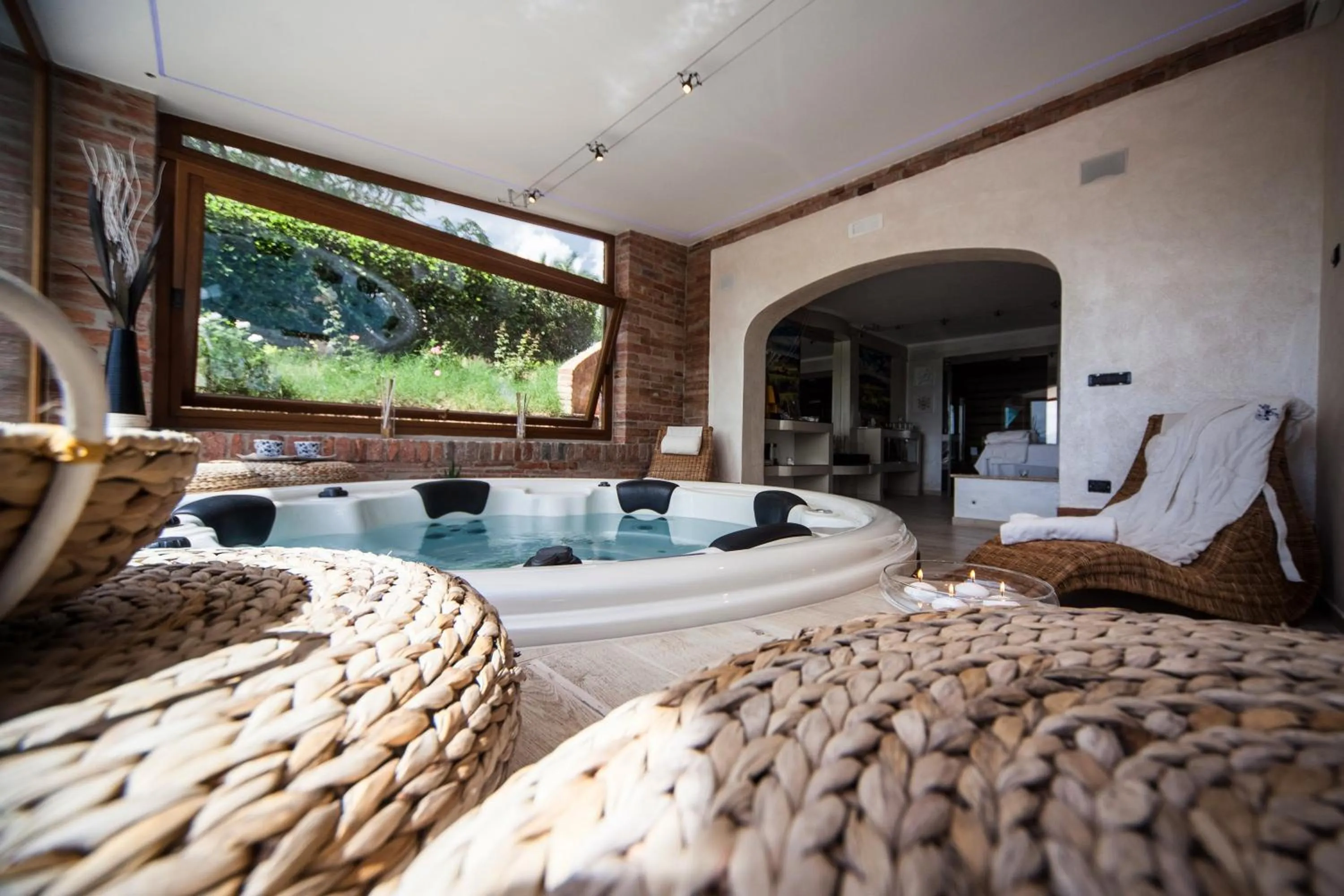 Hot Tub in Agriturismo Sanguineto