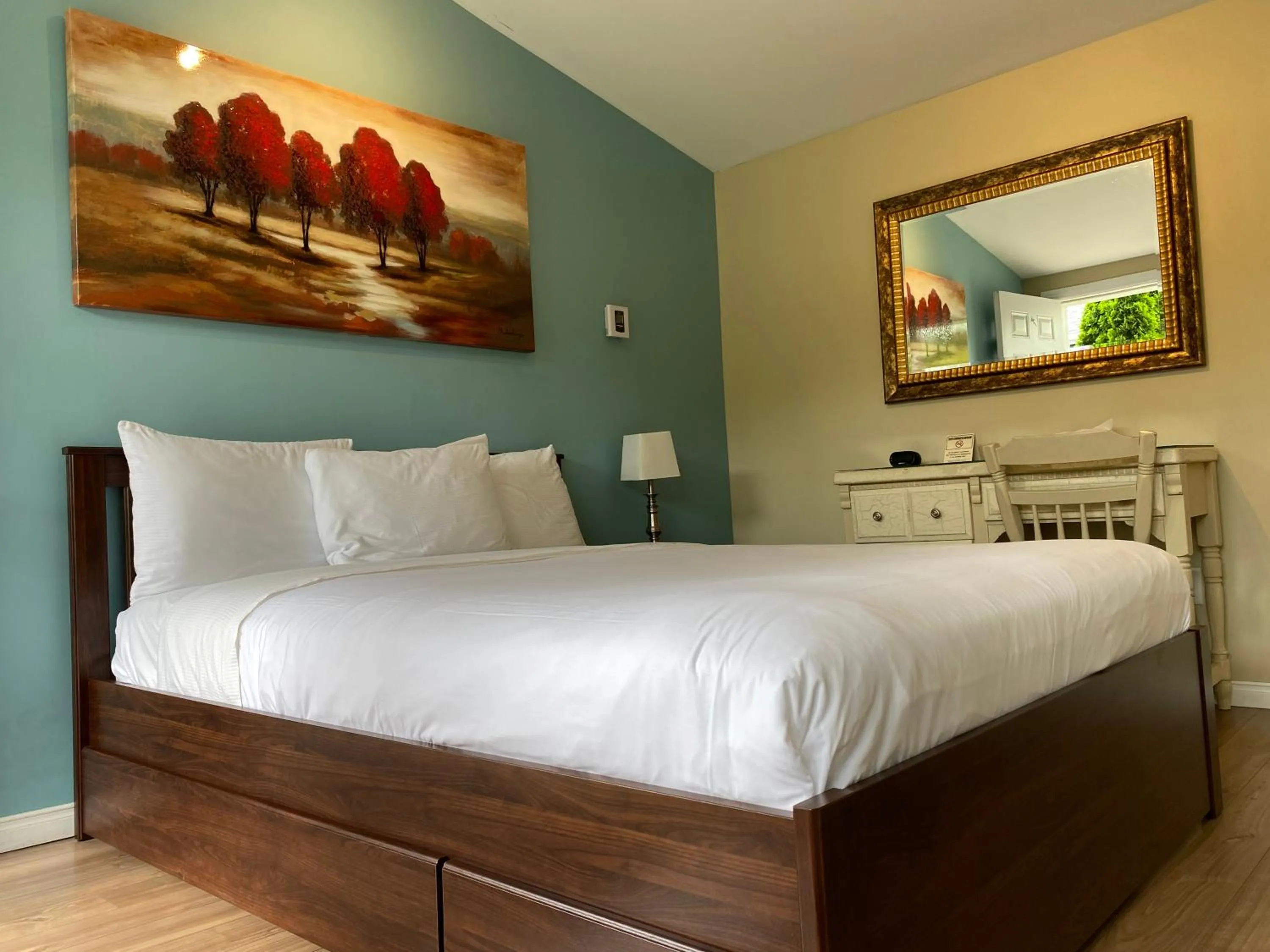 Bed in Motel des Cèdres