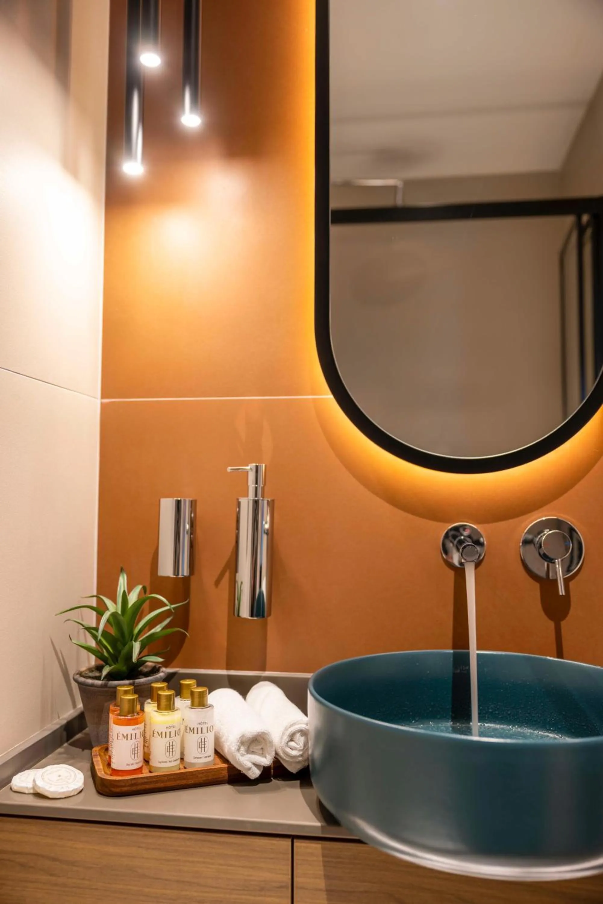 Bathroom in Emilion Hotel