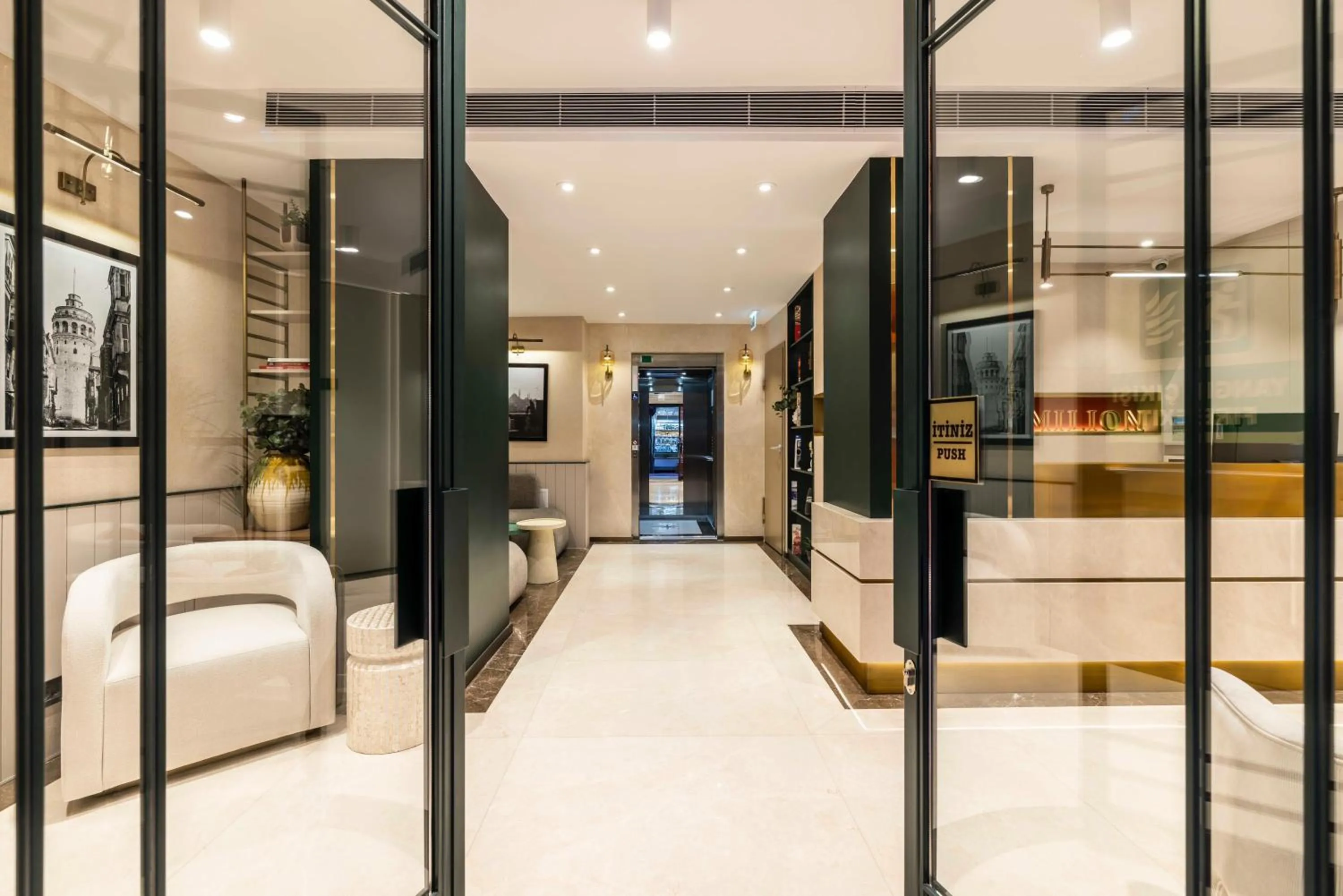 Seating area in Emilion Hotel