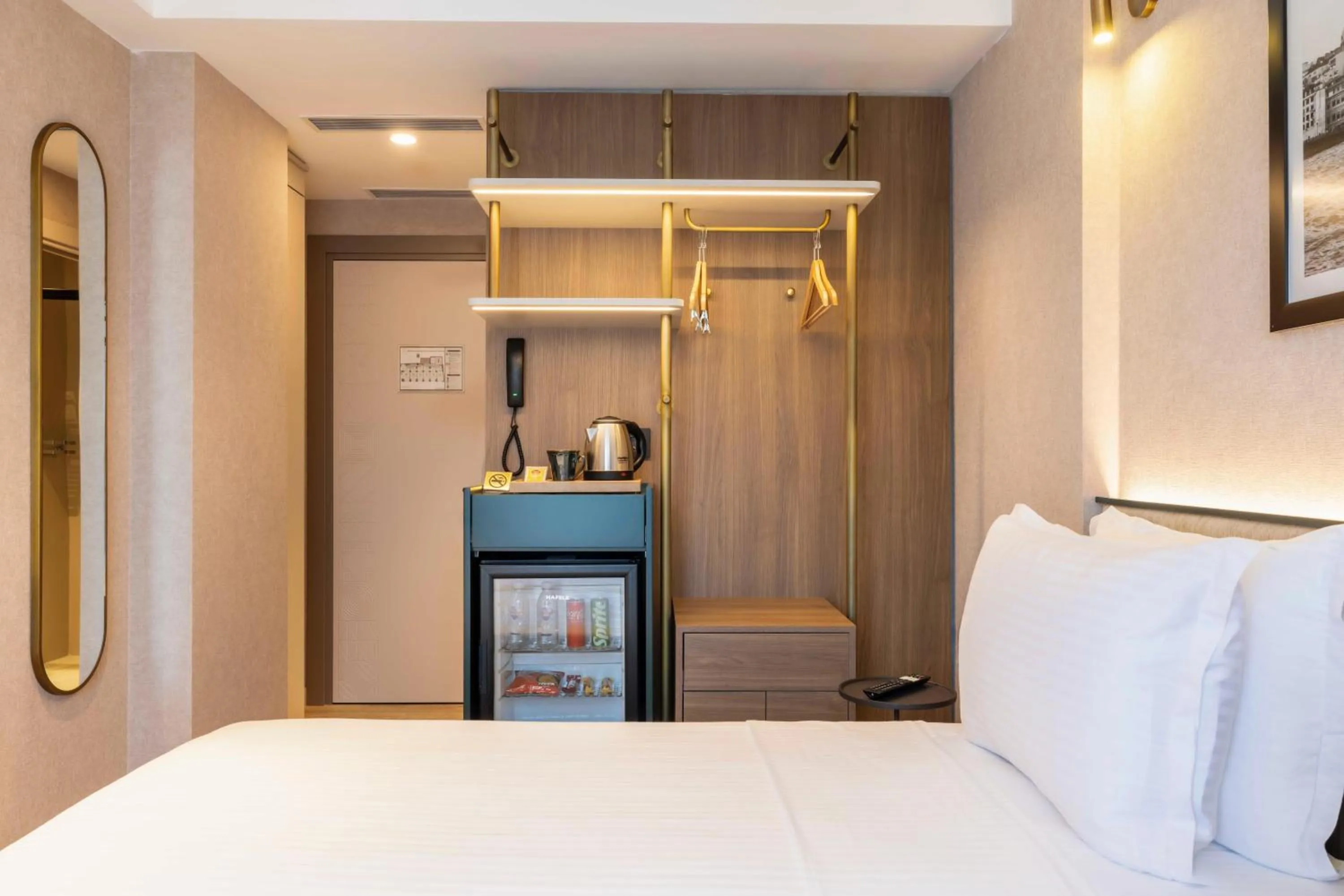 Photo of the whole room, Bed in Emilion Hotel