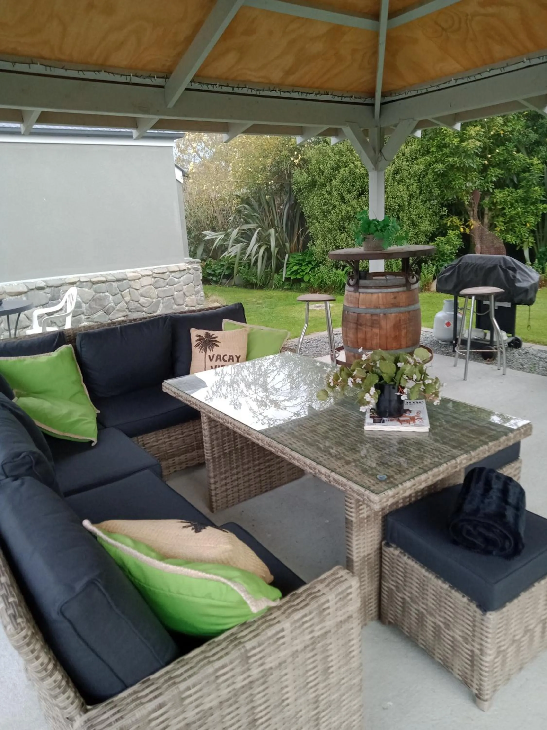 BBQ facilities in Four Peaks Motel