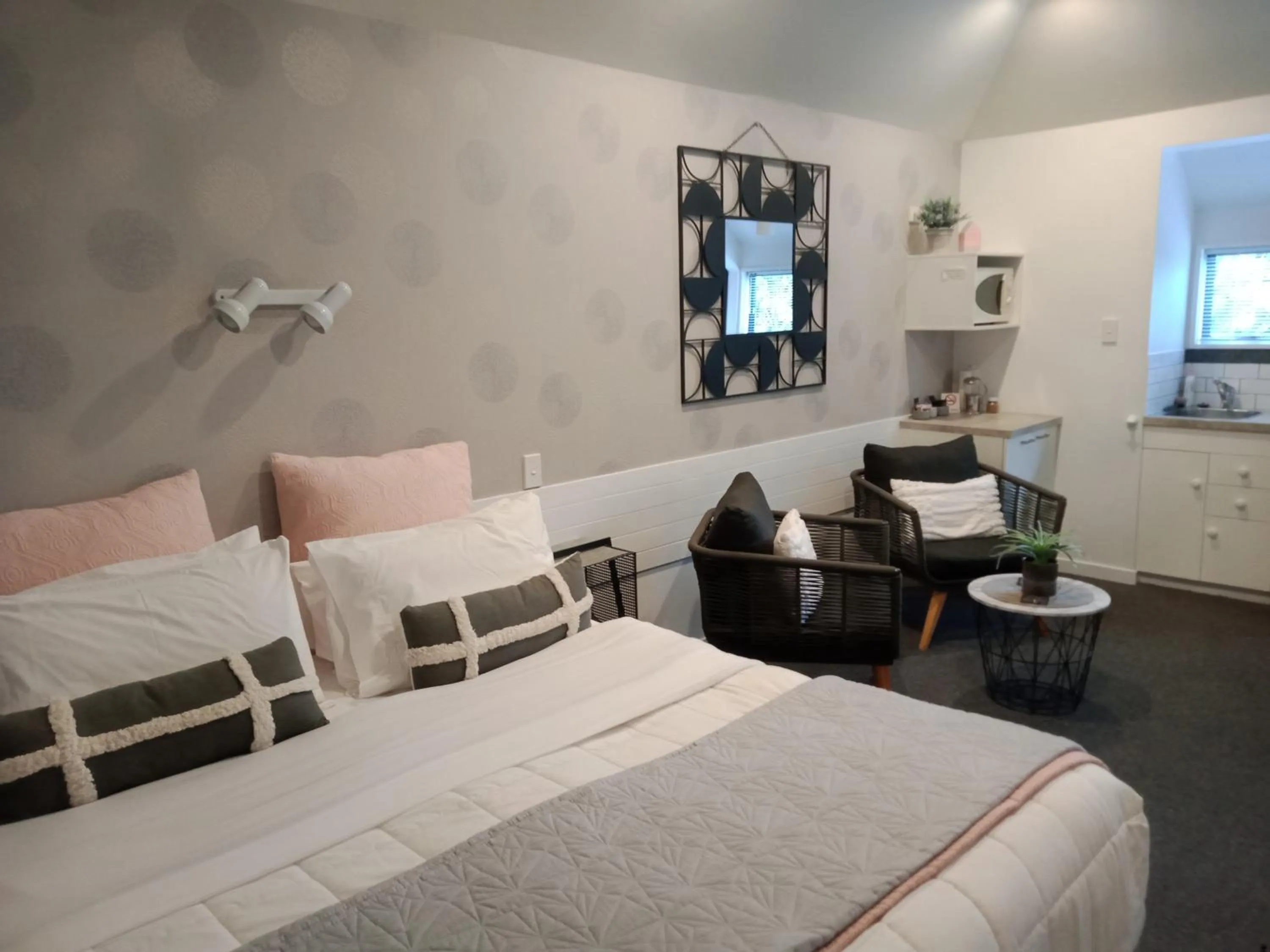 Bed in Four Peaks Motel