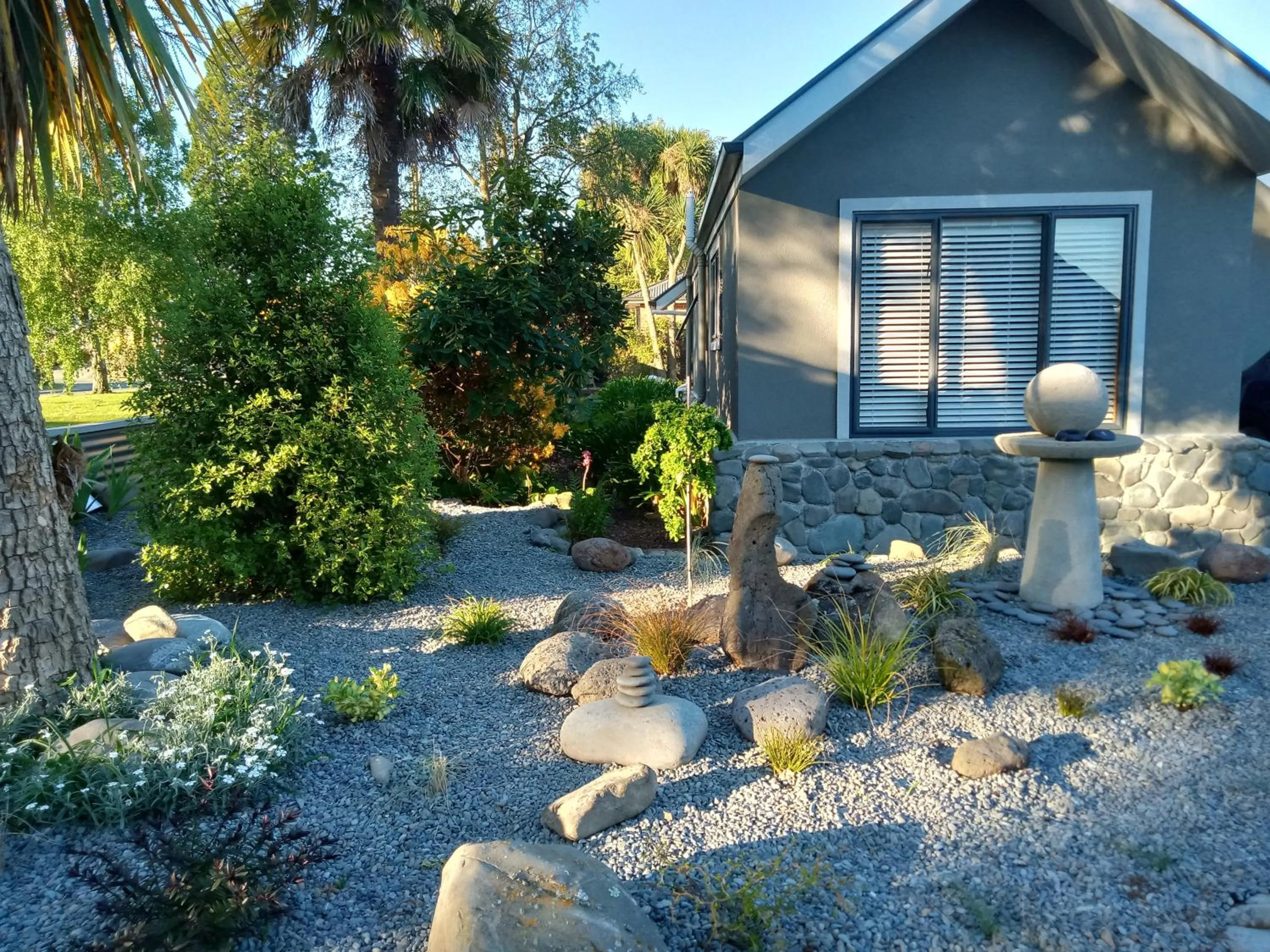 Facade/entrance in Four Peaks Motel