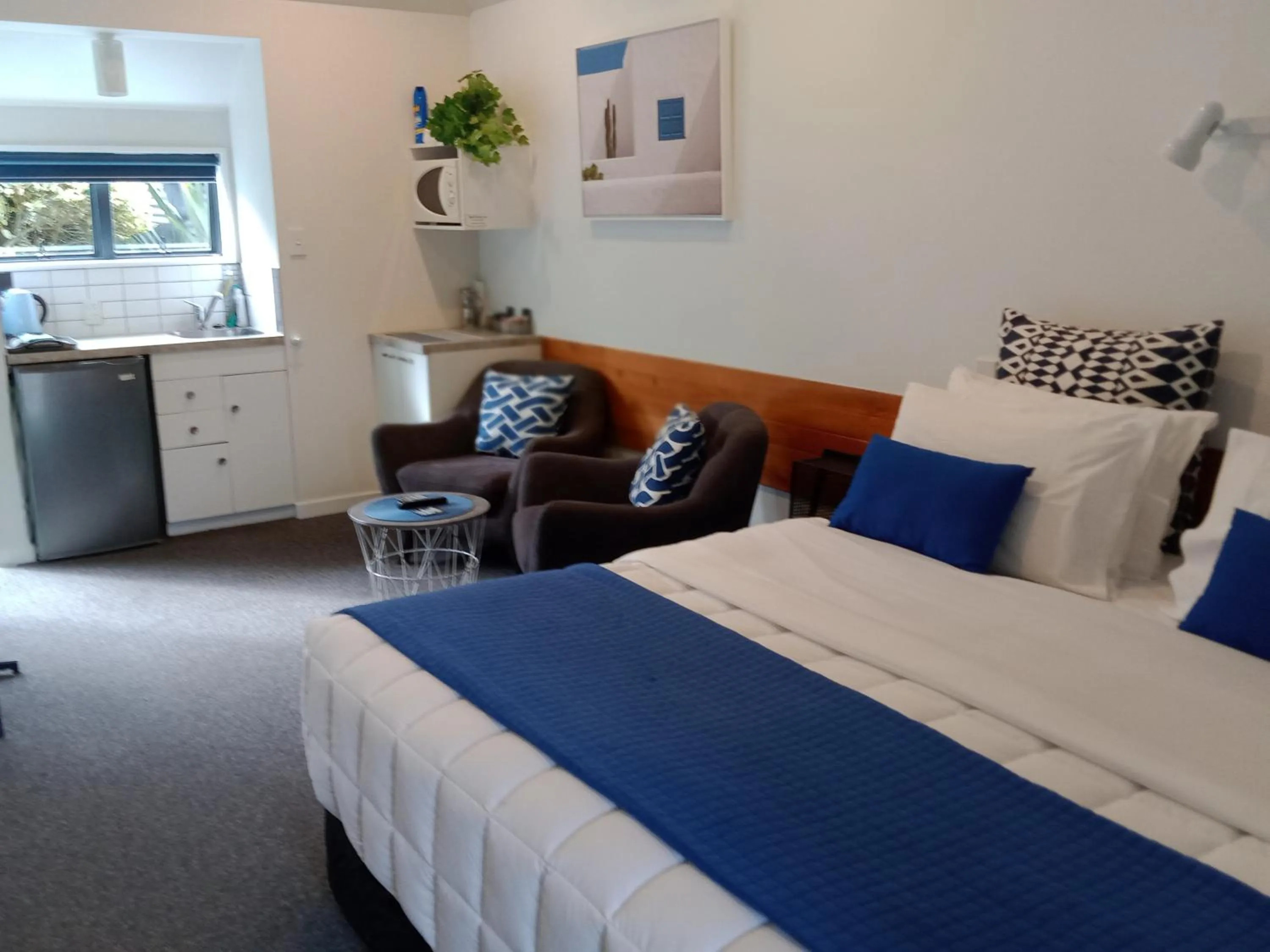 Bed in Four Peaks Motel