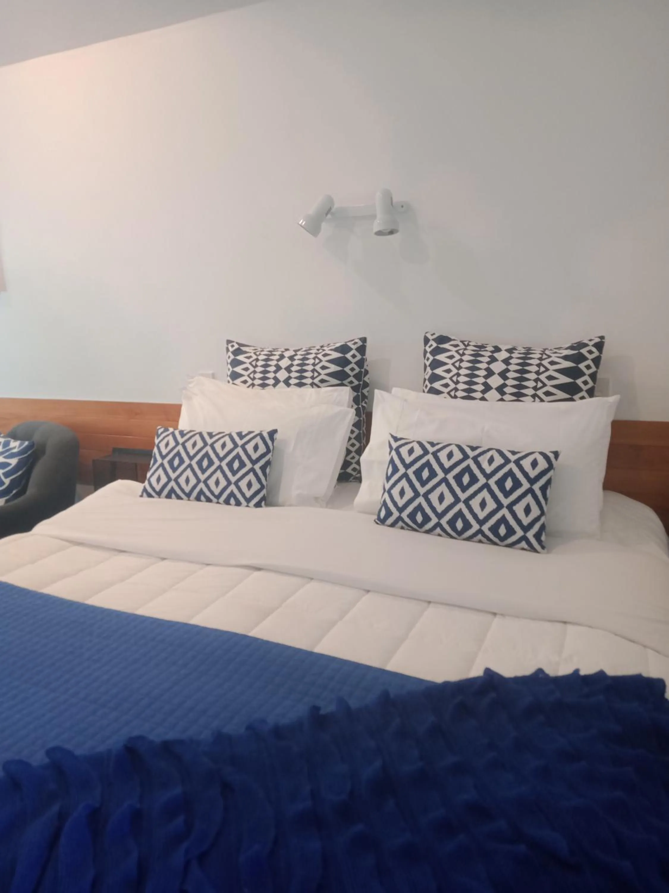 Bed in Four Peaks Motel