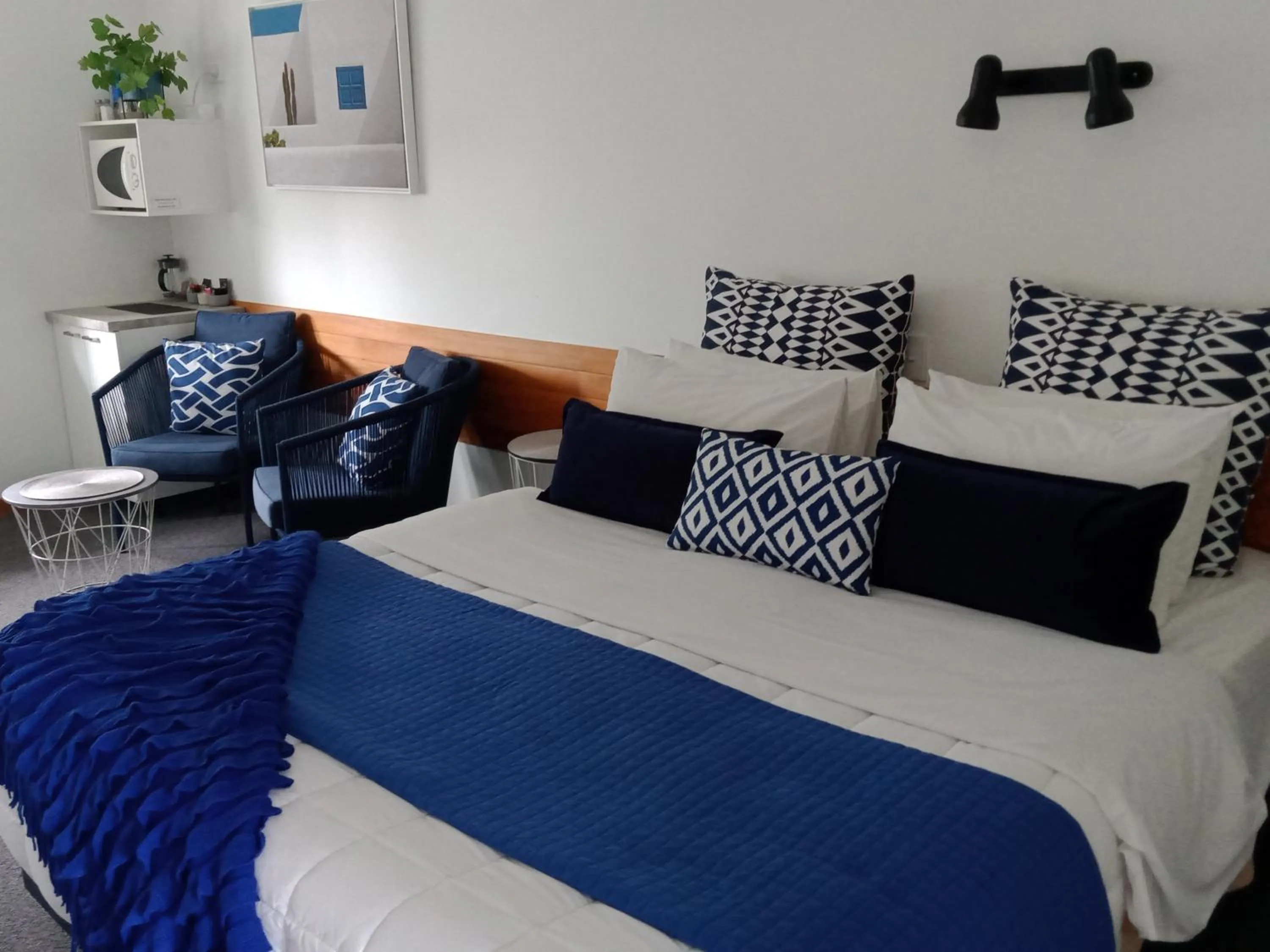 Bed in Four Peaks Motel