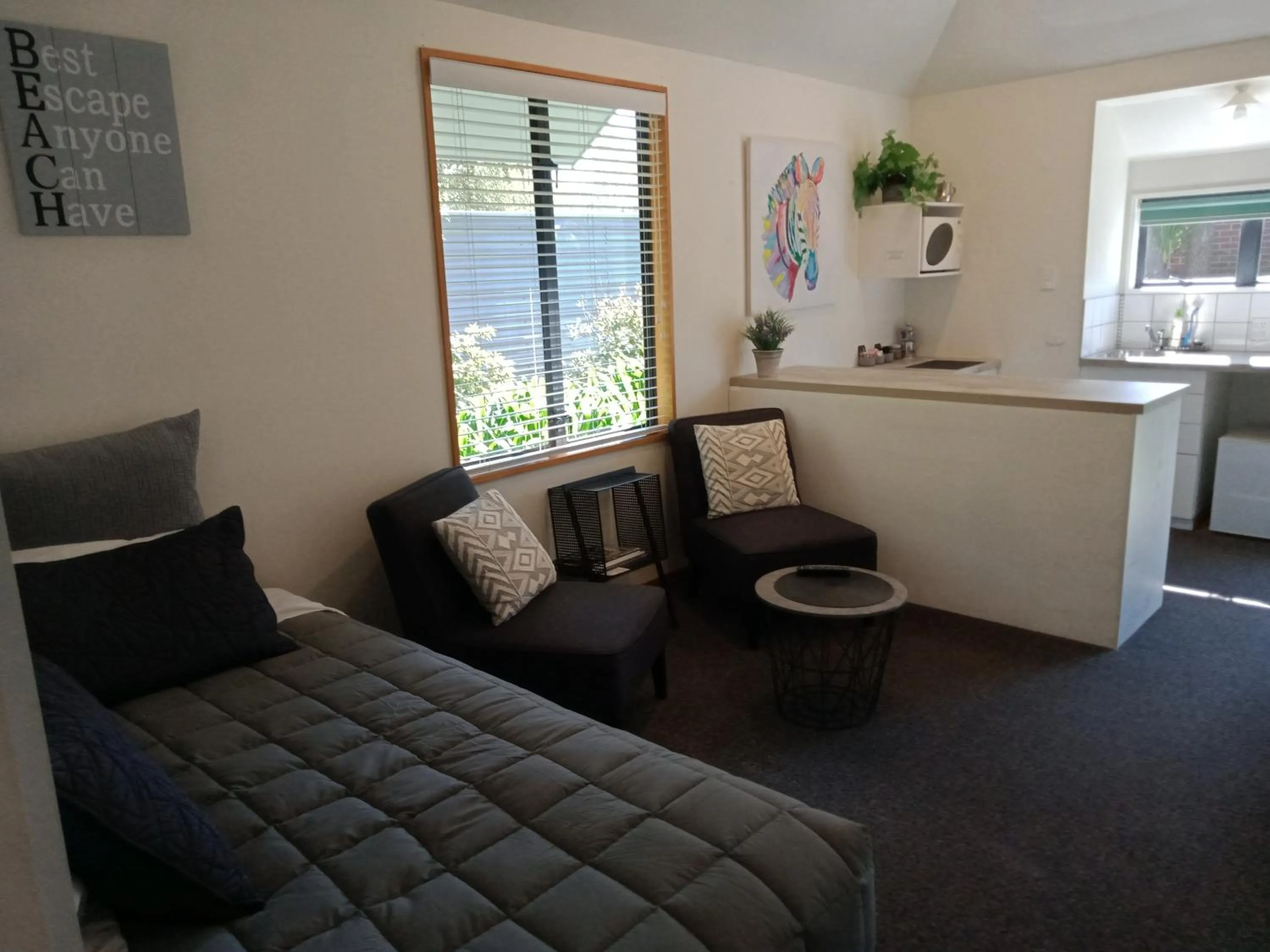 Living room in Four Peaks Motel