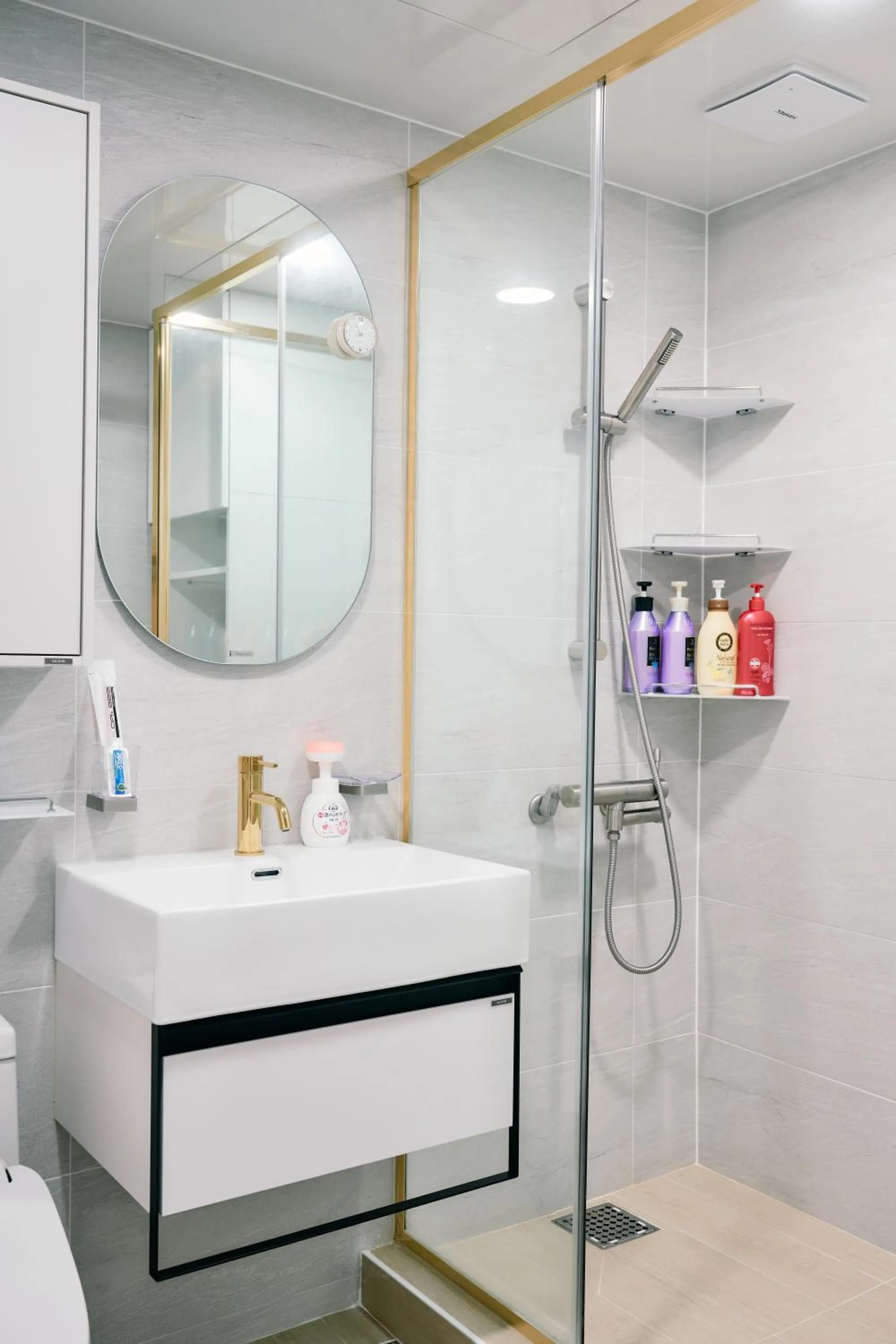 Shower in Garosugil Homestay - Female Only