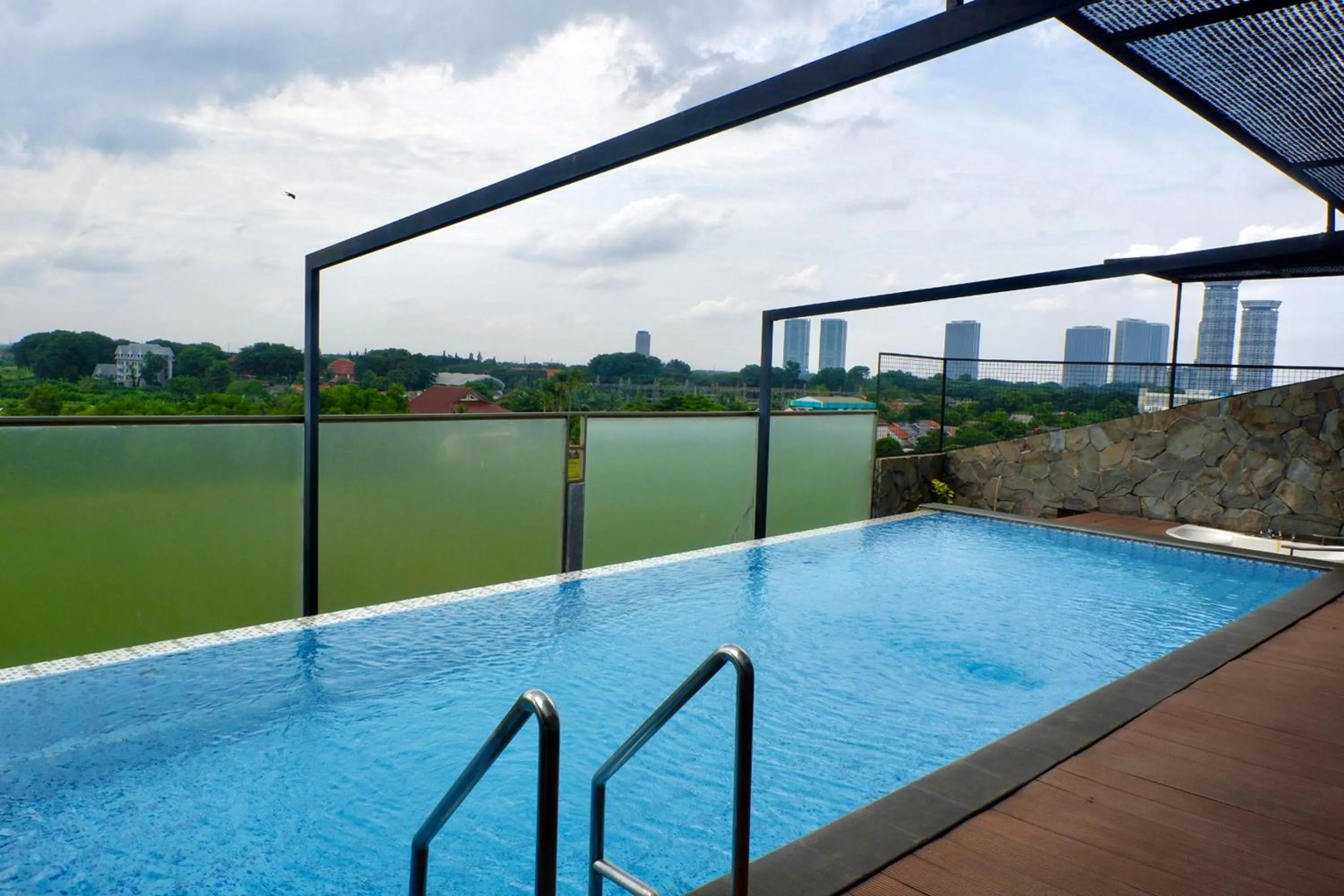 Swimming pool in Lemo Hotel Serpong