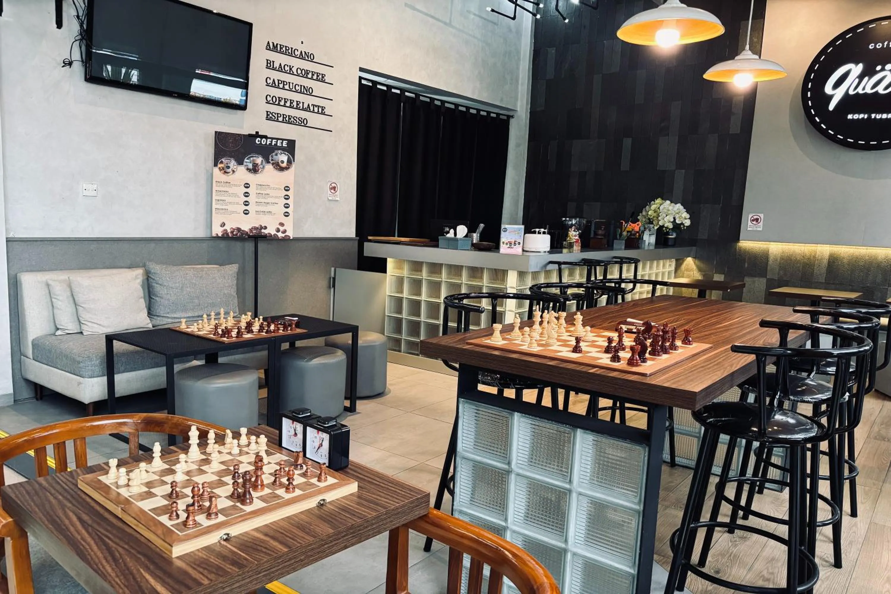 Restaurant/places to eat in Lemo Hotel Serpong