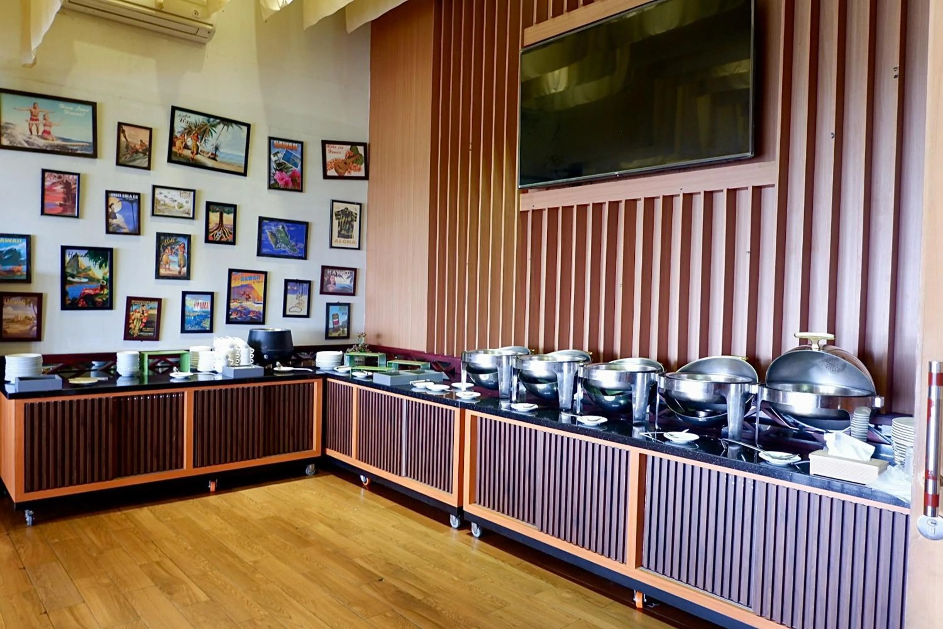 Restaurant/places to eat in Lemo Hotel Serpong