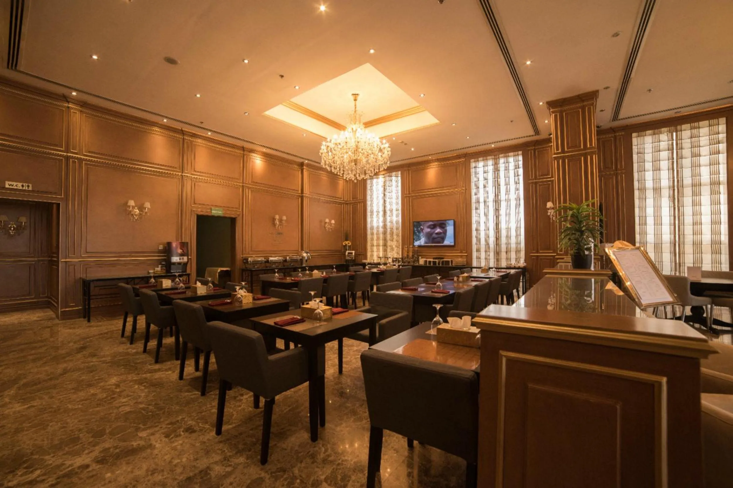 Restaurant/places to eat in Premium Strato Hotel