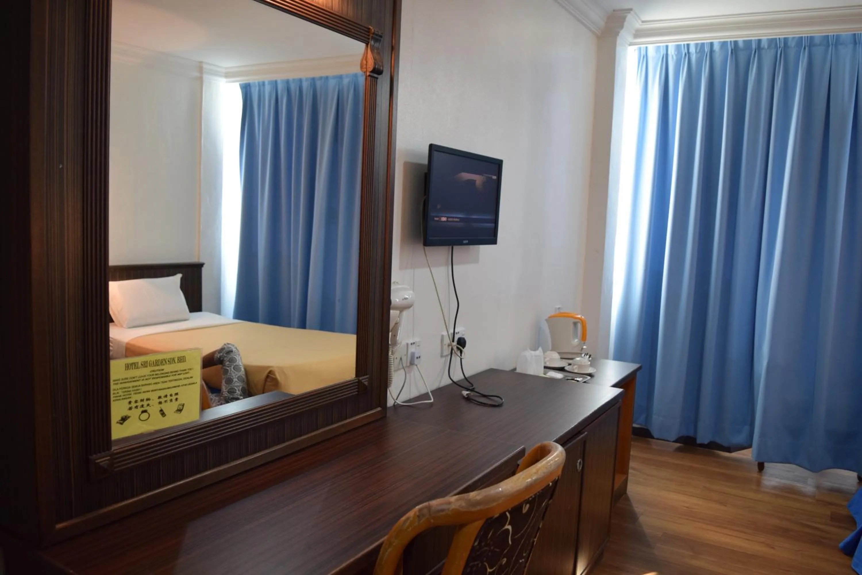 TV and multimedia, Bed in Hotel Sri Garden Sdn. Bhd.