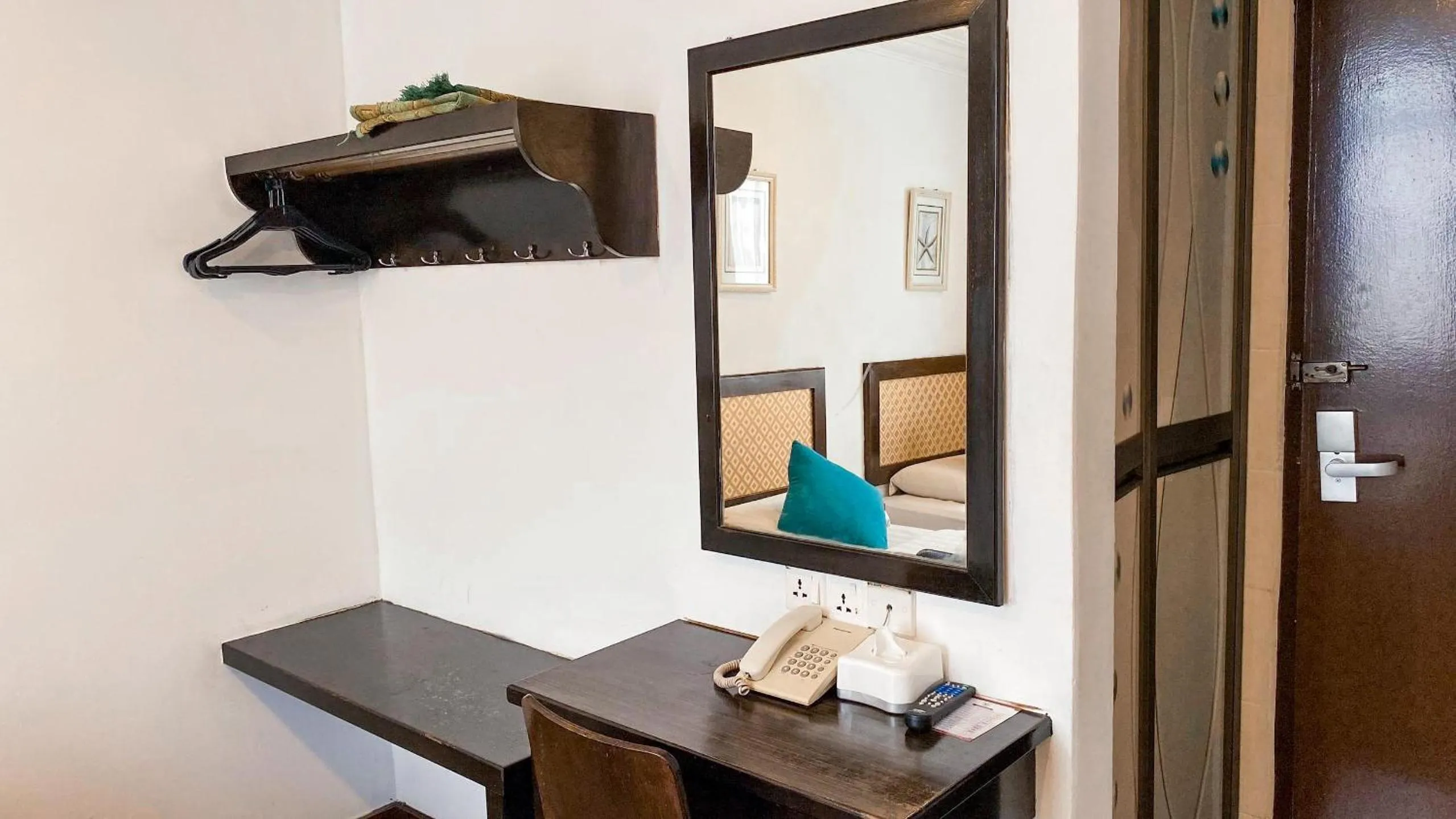 Queenspark Lovita Hotel