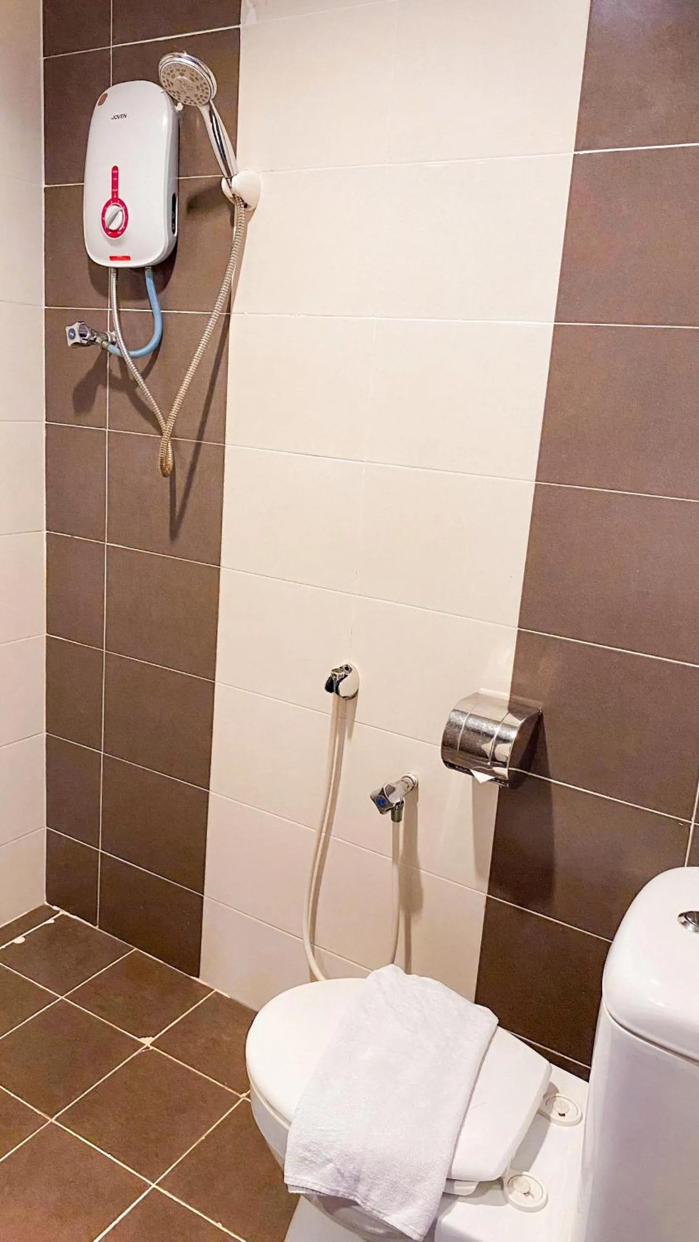 Queenspark Lovita Hotel