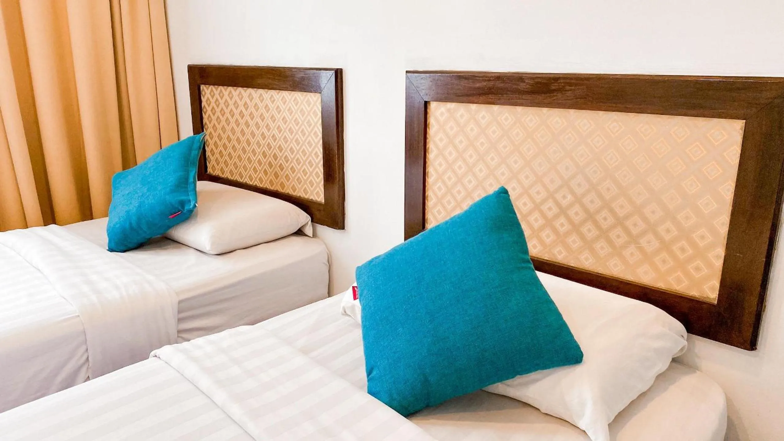 Queenspark Lovita Hotel