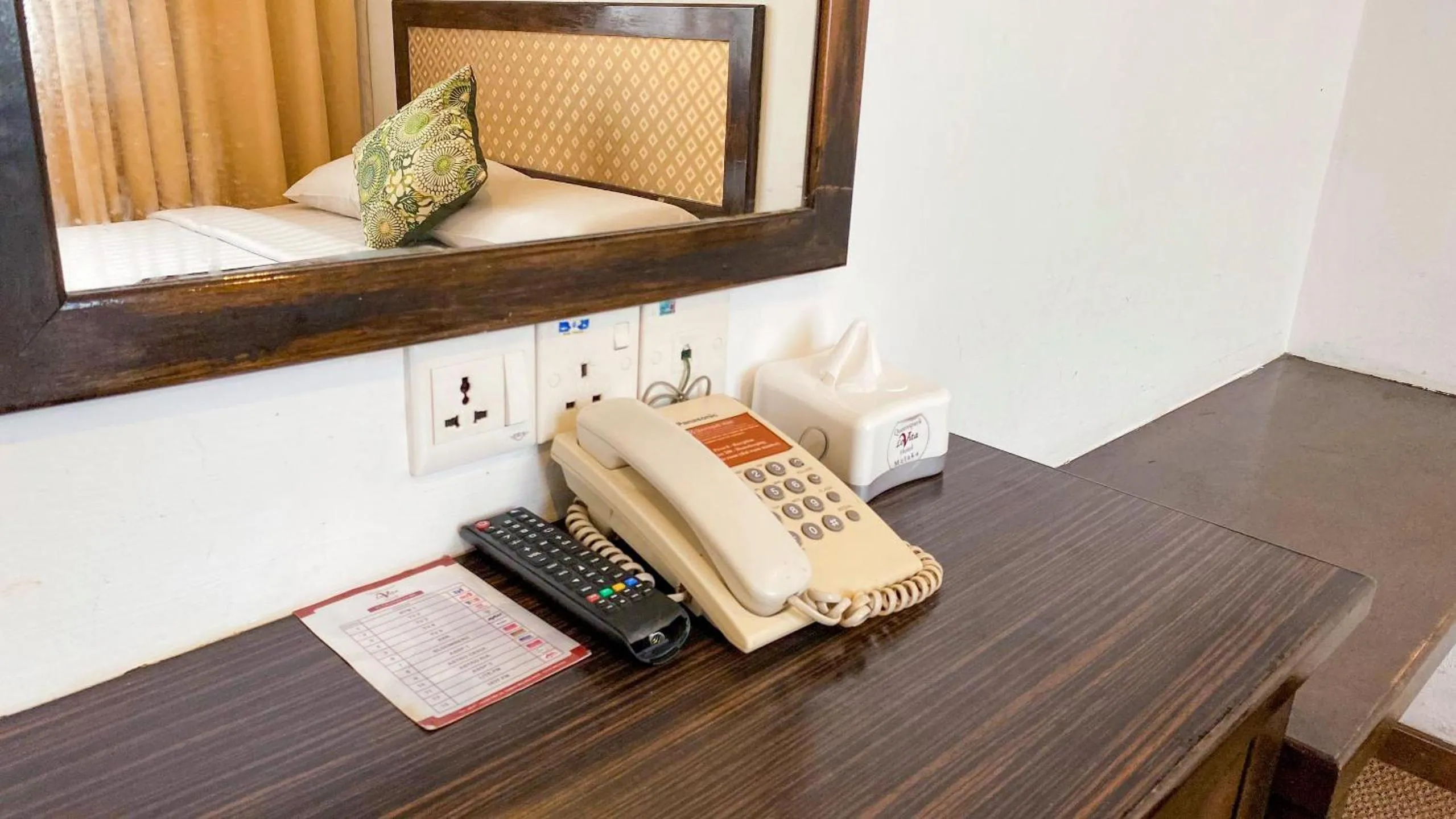 Queenspark Lovita Hotel