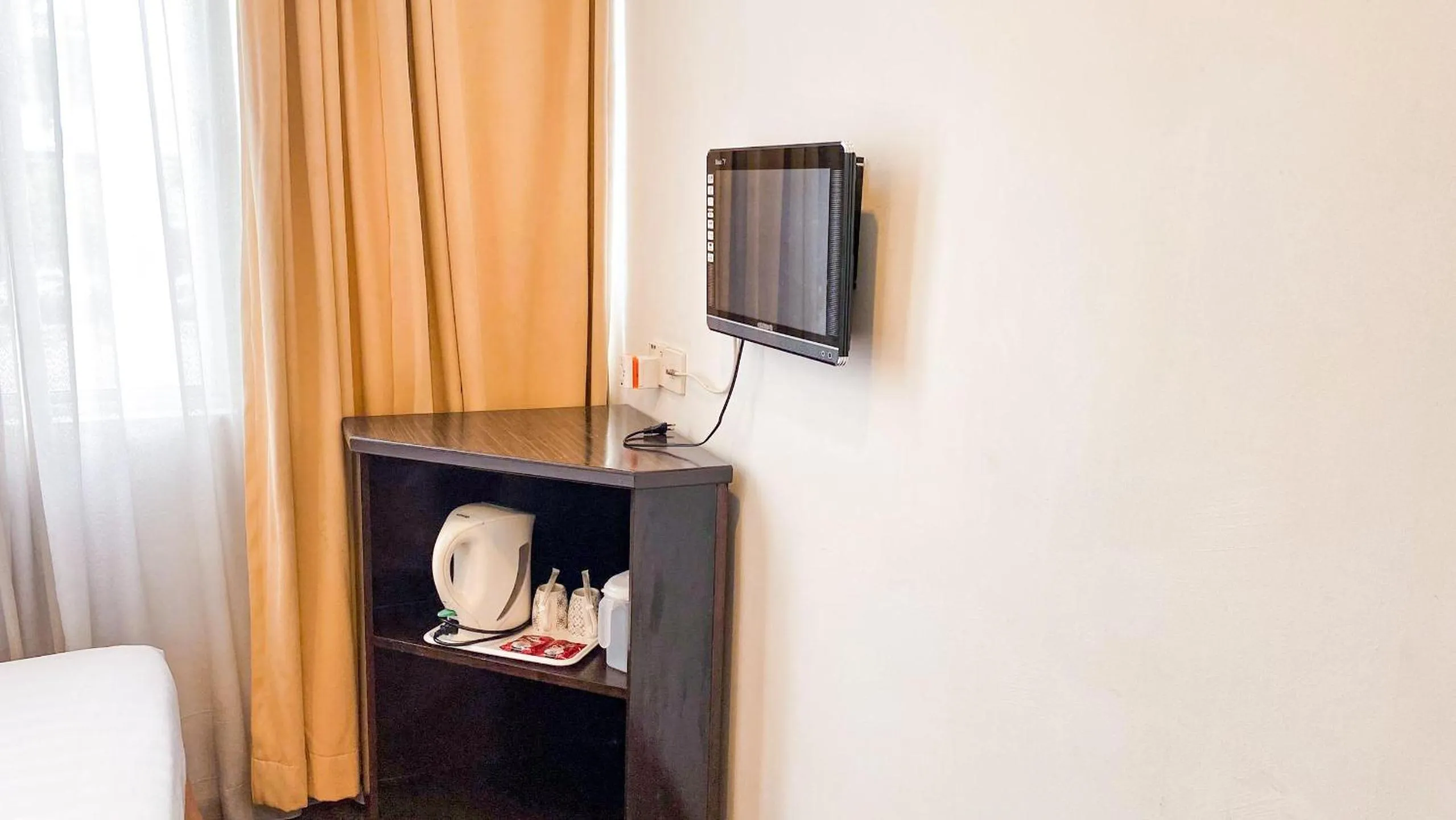 Queenspark Lovita Hotel