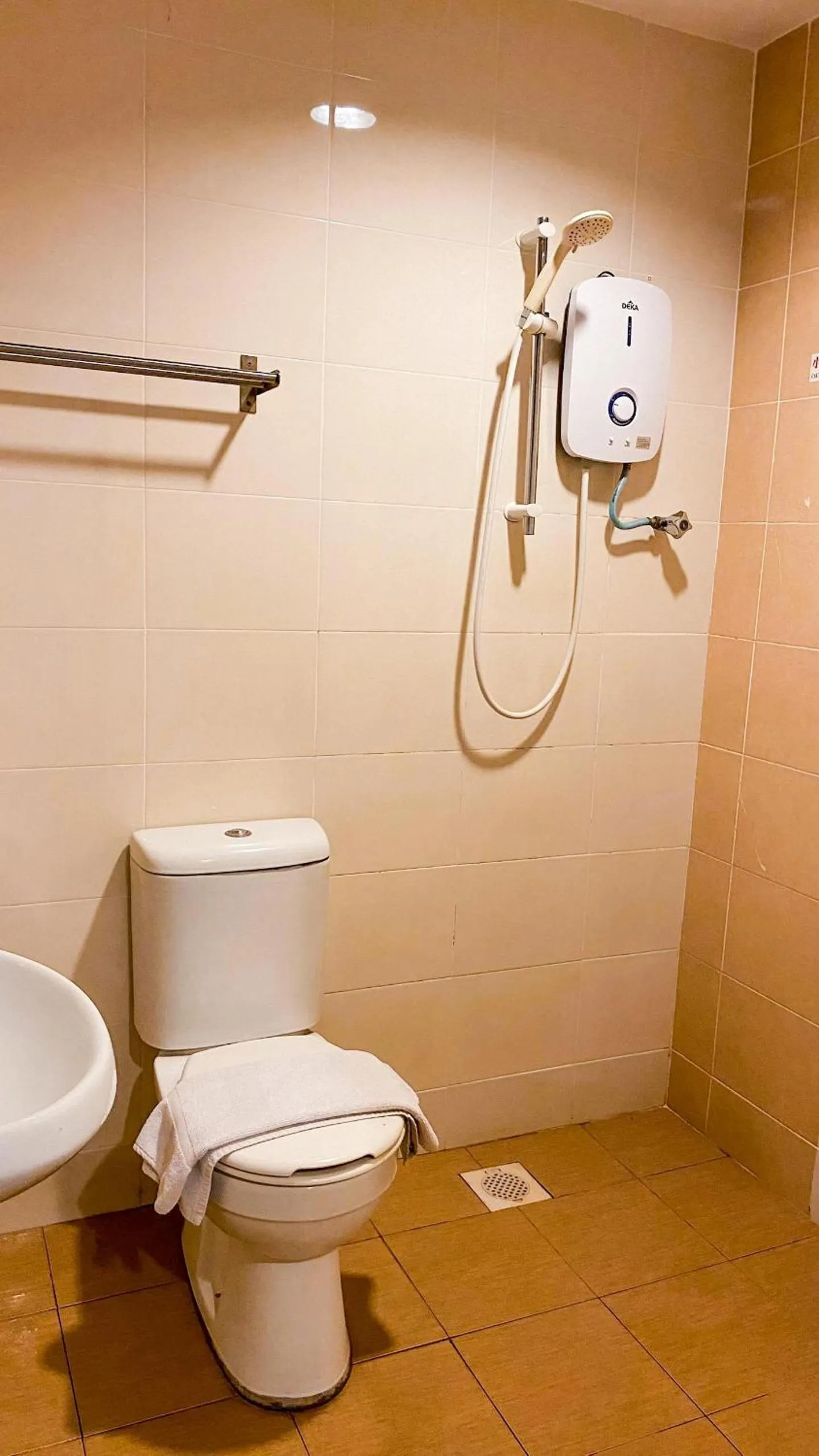 Queenspark Lovita Hotel